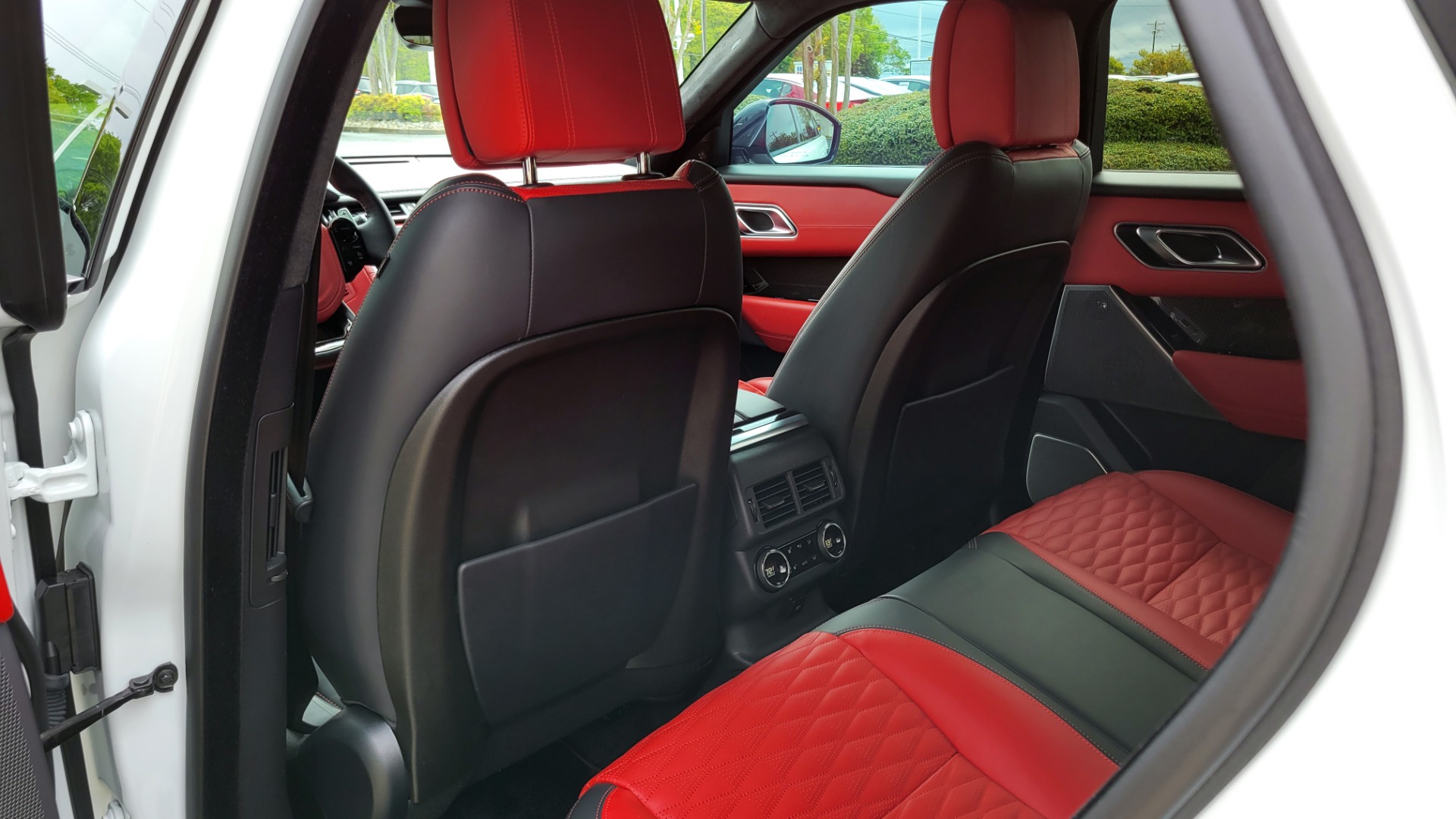 Used 2020 Land Rover RANGE ROVER VELAR SVAUTOBIOGRAPHY DYNAMIC ED / NAV / SUNROOF for sale $95,495 at Formula Imports in Charlotte NC 28227 54