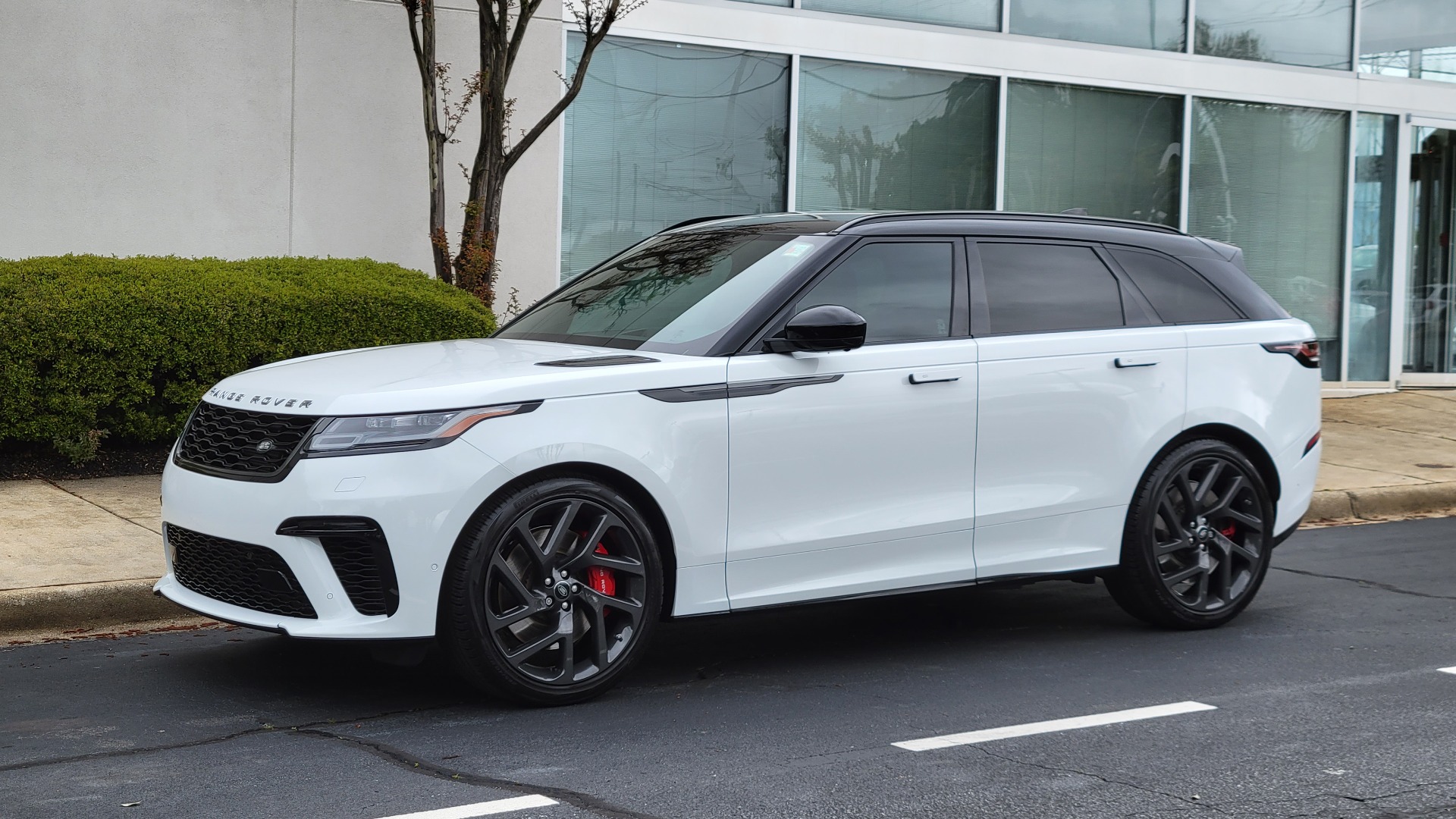 Used 2020 Land Rover RANGE ROVER VELAR SVAUTOBIOGRAPHY DYNAMIC ED / NAV / SUNROOF for sale $95,495 at Formula Imports in Charlotte NC 28227 1
