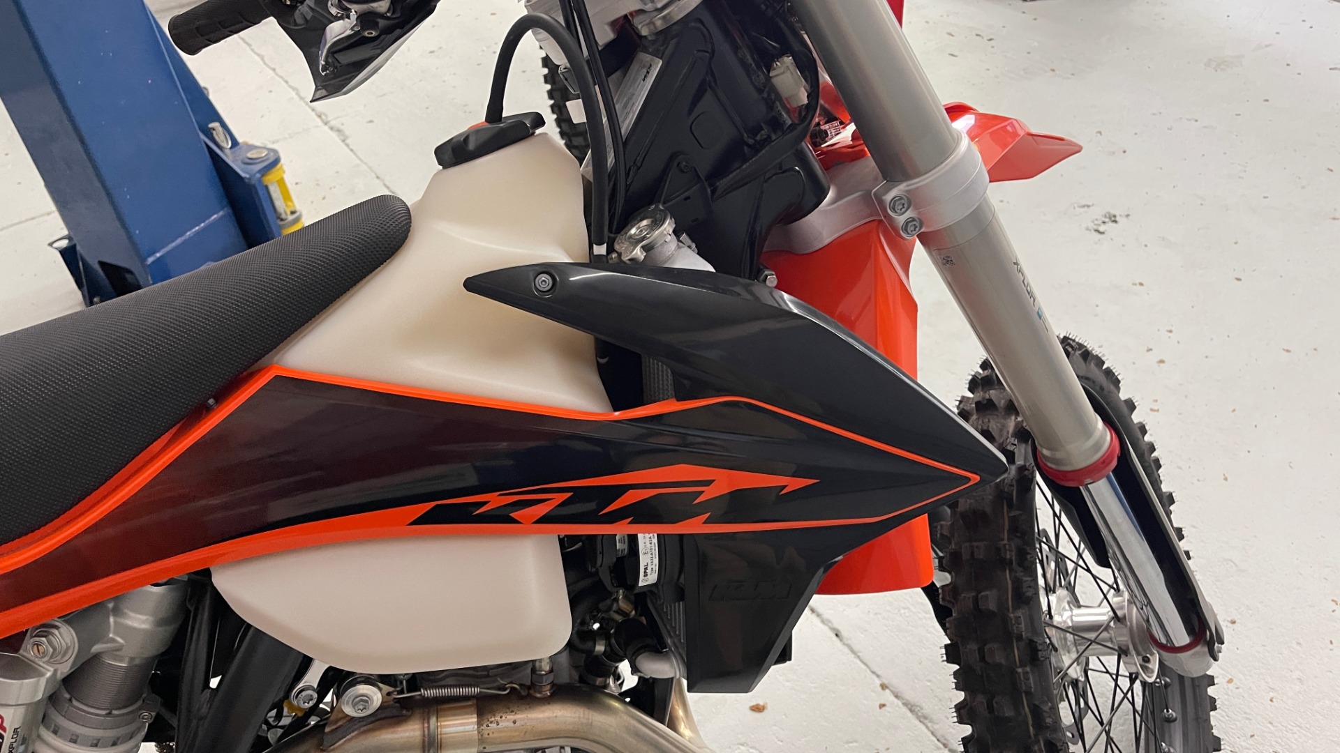 Used 2020 KTM 500 XCF-W ENDURO / 4-STROKE / EFI / ELECTRIC START / 6-SPEED for sale $11,000 at Formula Imports in Charlotte NC 28227 18
