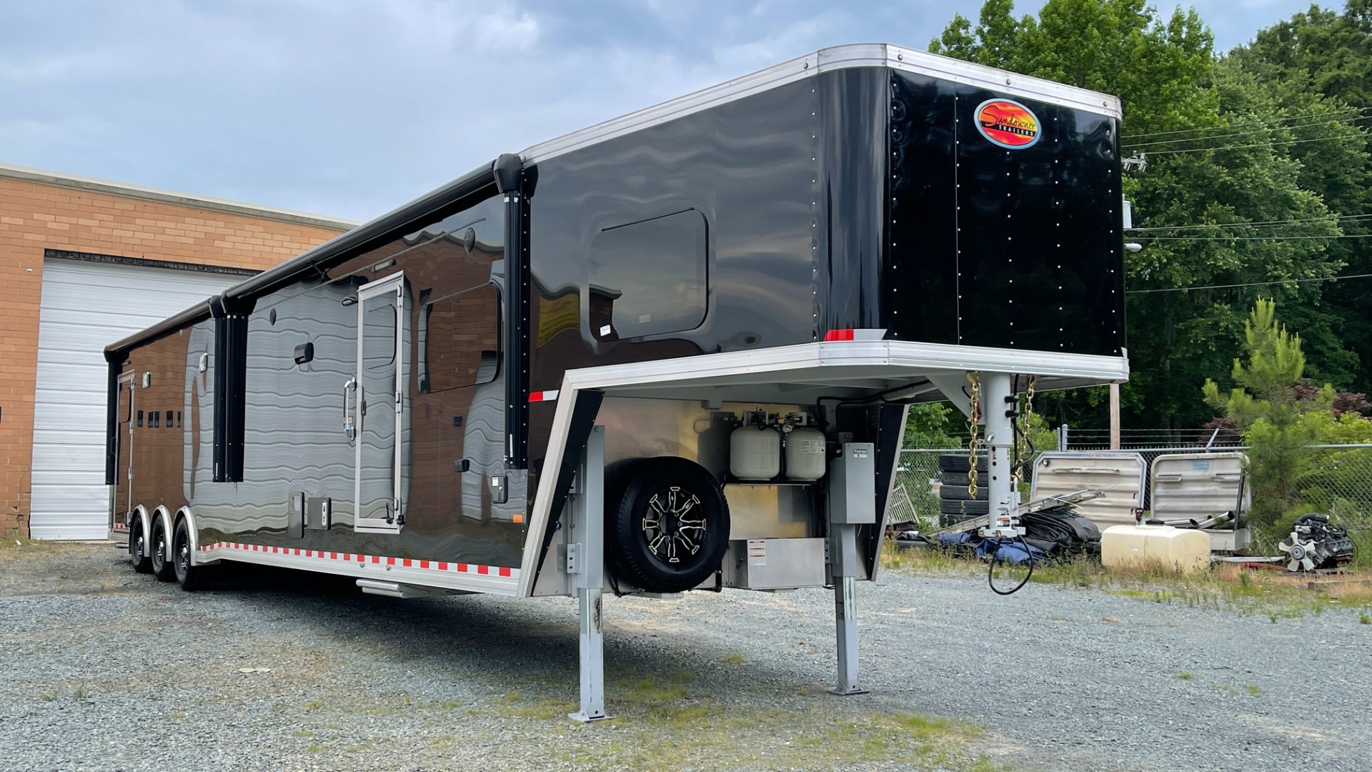 Used 2020 Sundowner 2986 SGM TOY HAULER 49FT / 29FT LIVING / 20FT FOR TOYS / TRIPLE-AXLE for sale $115,000 at Formula Imports in Charlotte NC 28227 2