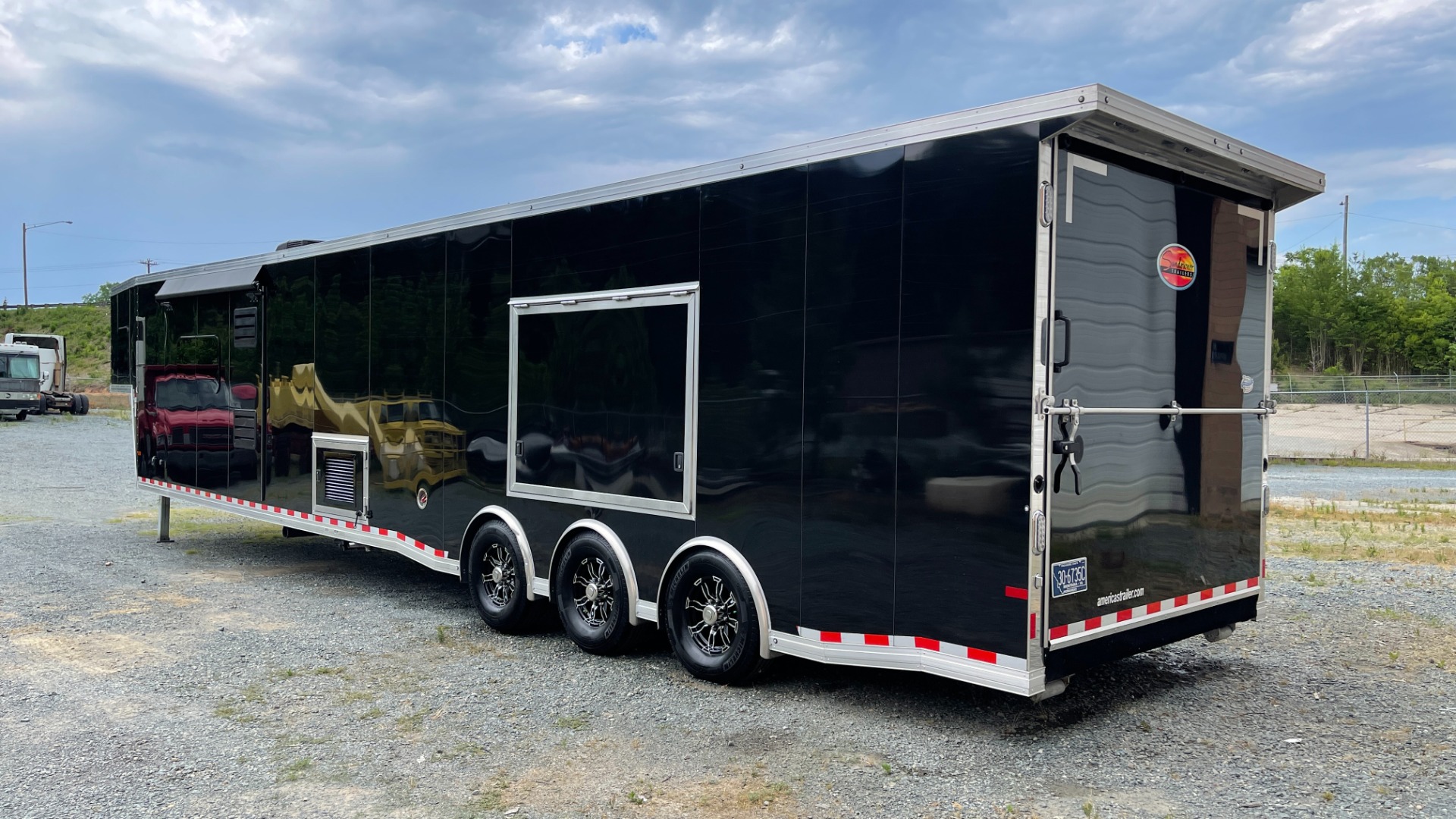 Used 2020 Sundowner 2986 SGM TOY HAULER 49FT / 29FT LIVING / 20FT FOR TOYS / TRIPLE-AXLE for sale $115,000 at Formula Imports in Charlotte NC 28227 3