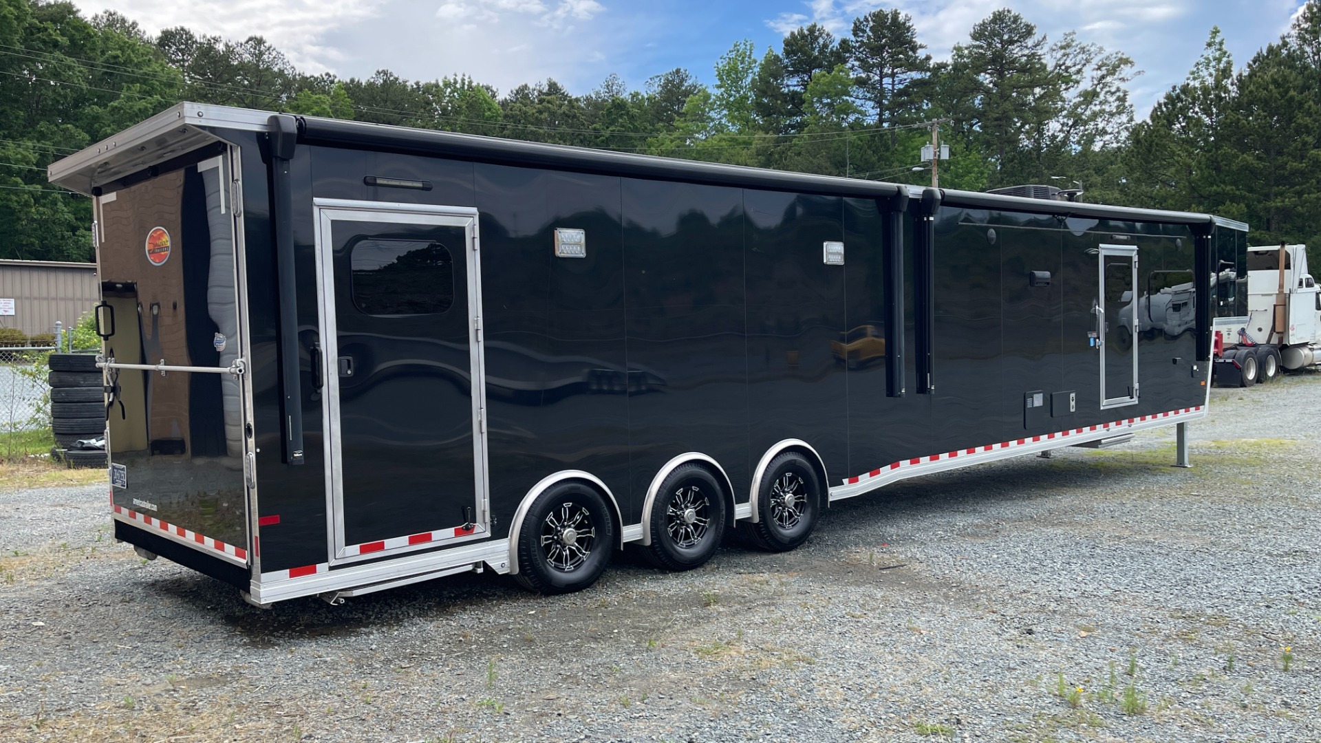 Used 2020 Sundowner 2986 SGM TOY HAULER 49FT / 29FT LIVING / 20FT FOR TOYS / TRIPLE-AXLE for sale $115,000 at Formula Imports in Charlotte NC 28227 5