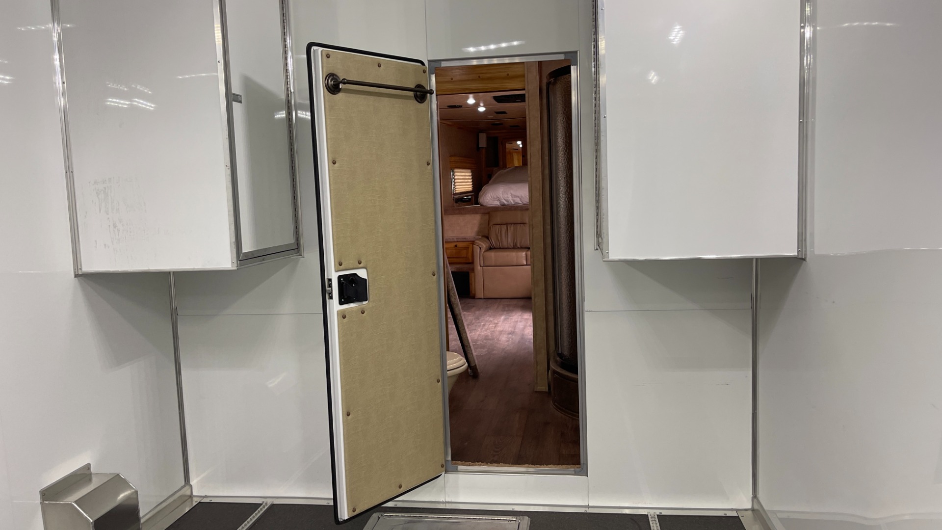 Used 2020 Sundowner 2986 SGM TOY HAULER 49FT / 29FT LIVING / 20FT FOR TOYS / TRIPLE-AXLE for sale $115,000 at Formula Imports in Charlotte NC 28227 81