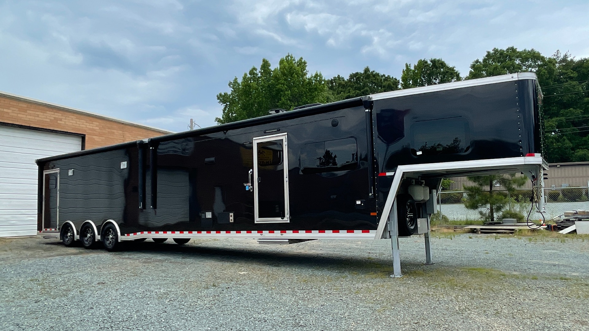 Used 2020 Sundowner 2986 SGM TOY HAULER 49FT / 29FT LIVING / 20FT FOR TOYS / TRIPLE-AXLE for sale $115,000 at Formula Imports in Charlotte NC 28227 1