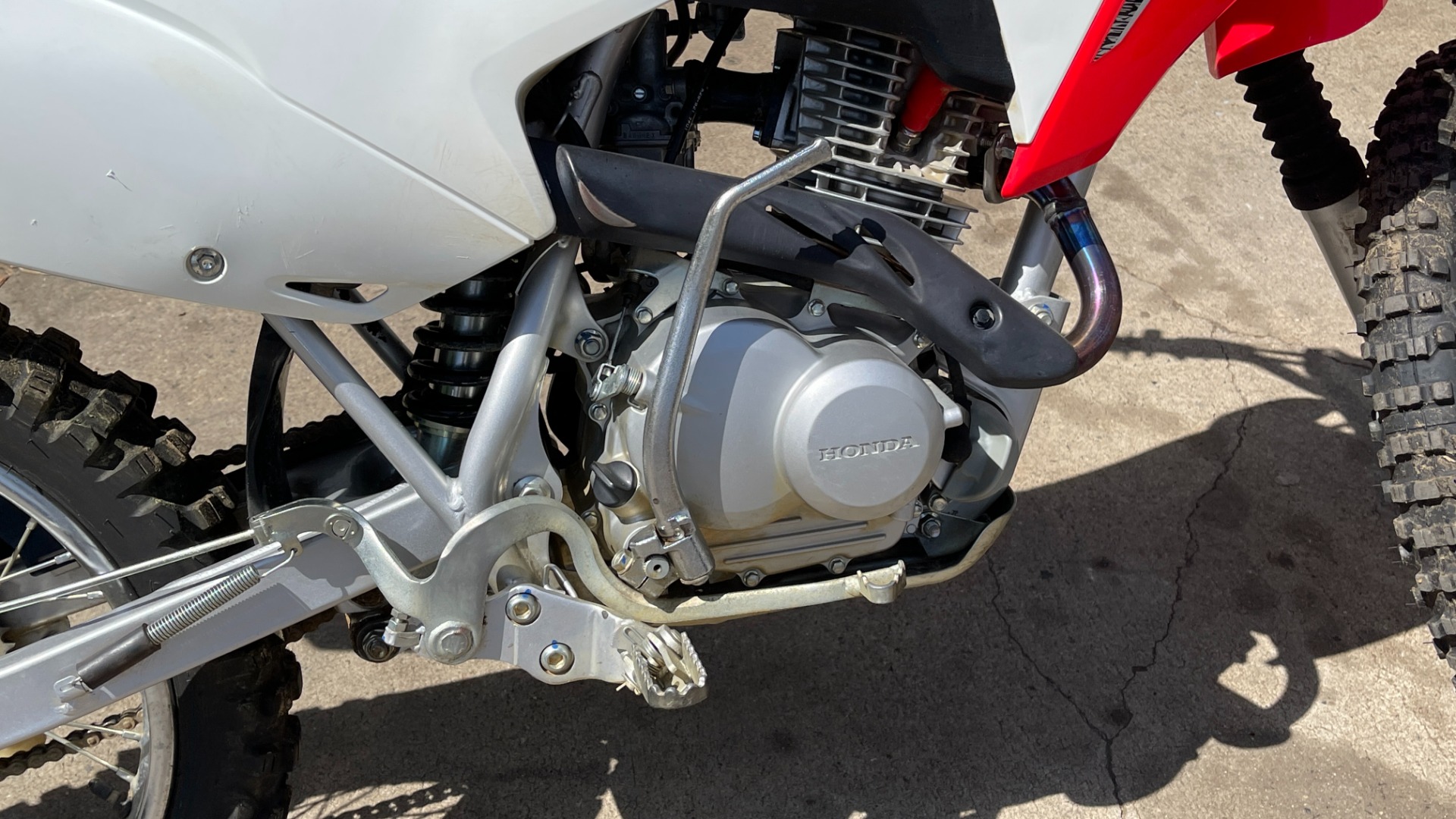 Used 2018 Honda CRF 125F DIRT BIKE / ELECTRIC START / LIKE NEW / GREAT FOR KIDS for sale $3,200 at Formula Imports in Charlotte NC 28227 4