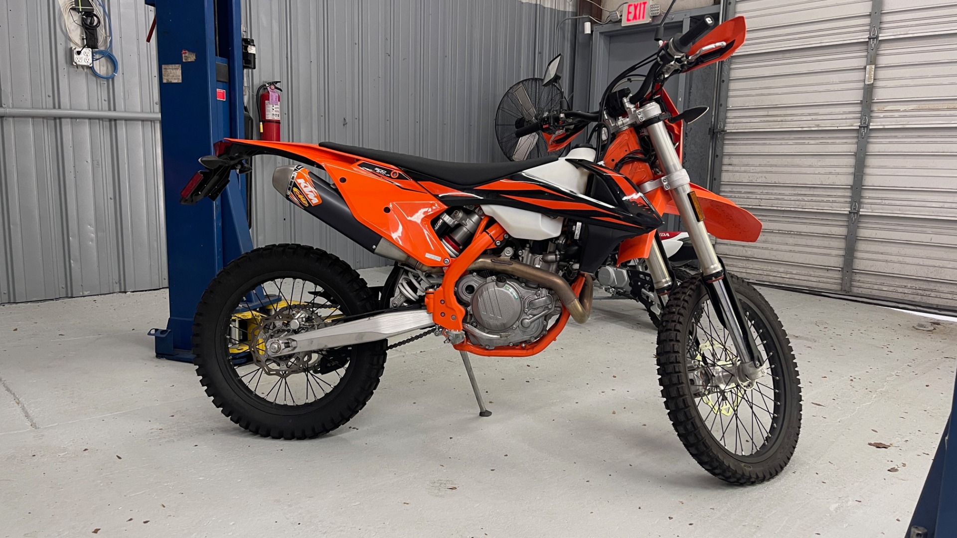 Used 2019 KTM 500 EXC-F DUAL PURPOSE DIRT BIKE / 4-STROKE / EFI / ELECTRIC START / 6-SPEED for sale $11,000 at Formula Imports in Charlotte NC 28227 2