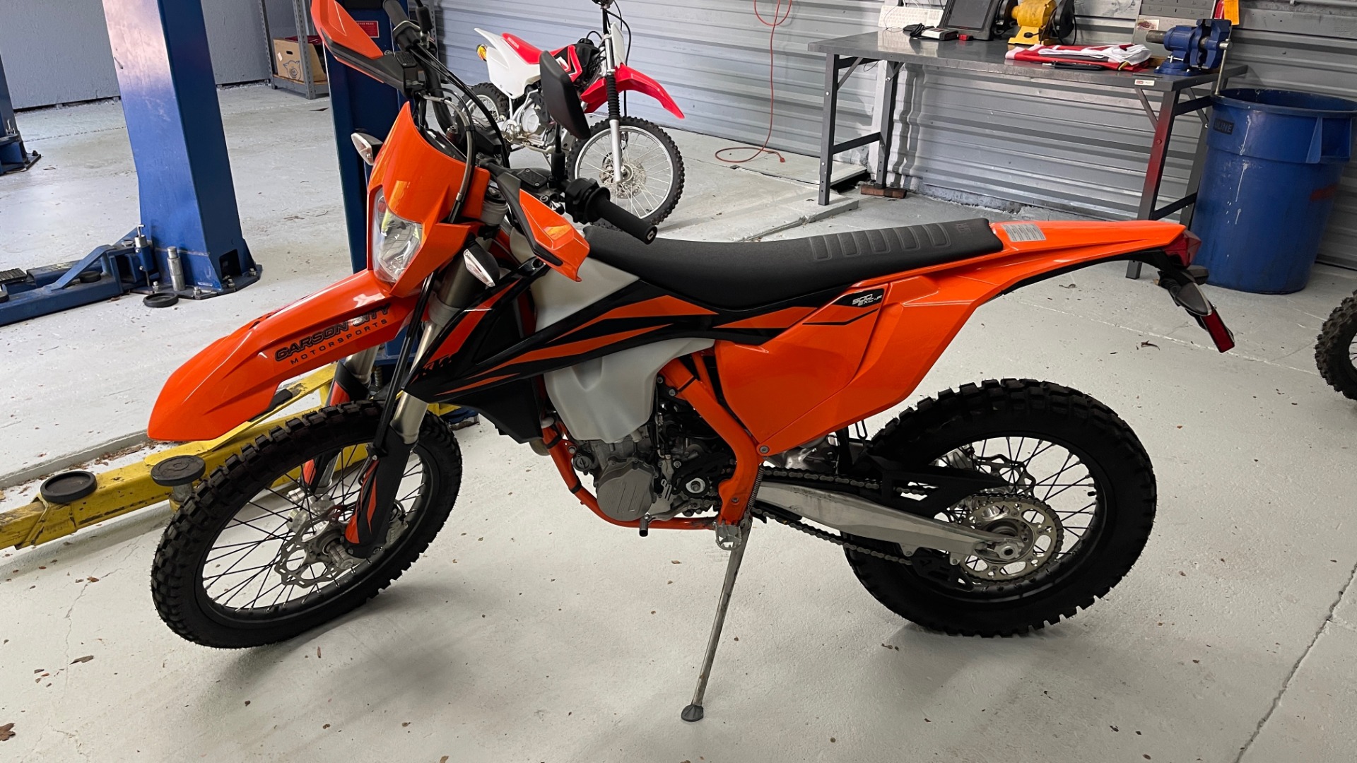 Used 2019 KTM 500 EXC-F DUAL PURPOSE DIRT BIKE / 4-STROKE / EFI / ELECTRIC START / 6-SPEED for sale $11,000 at Formula Imports in Charlotte NC 28227 1