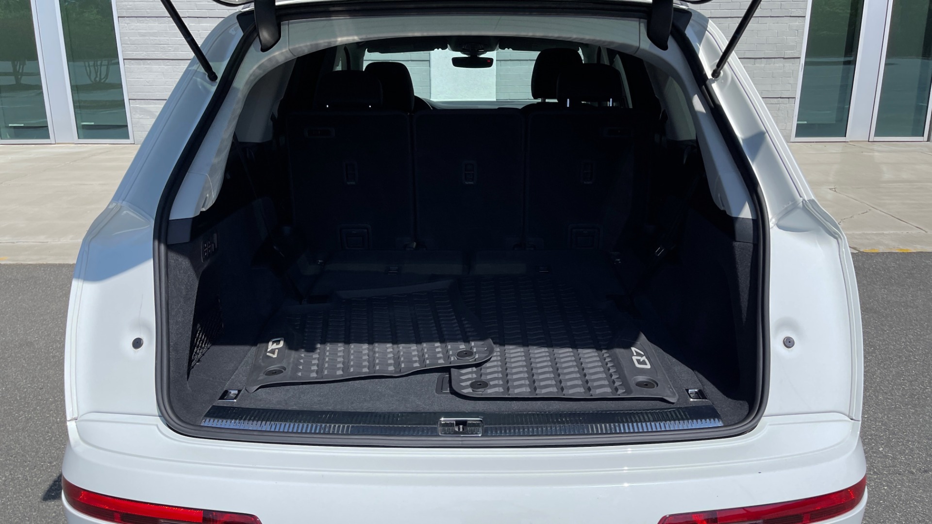Used 2020 Audi Q7 PREMIUM PLUS 3.0L / CLD WTHR / BLACK OPTIC / WARM WTHR / TOWING / REARVIEW for sale Sold at Formula Imports in Charlotte NC 28227 16
