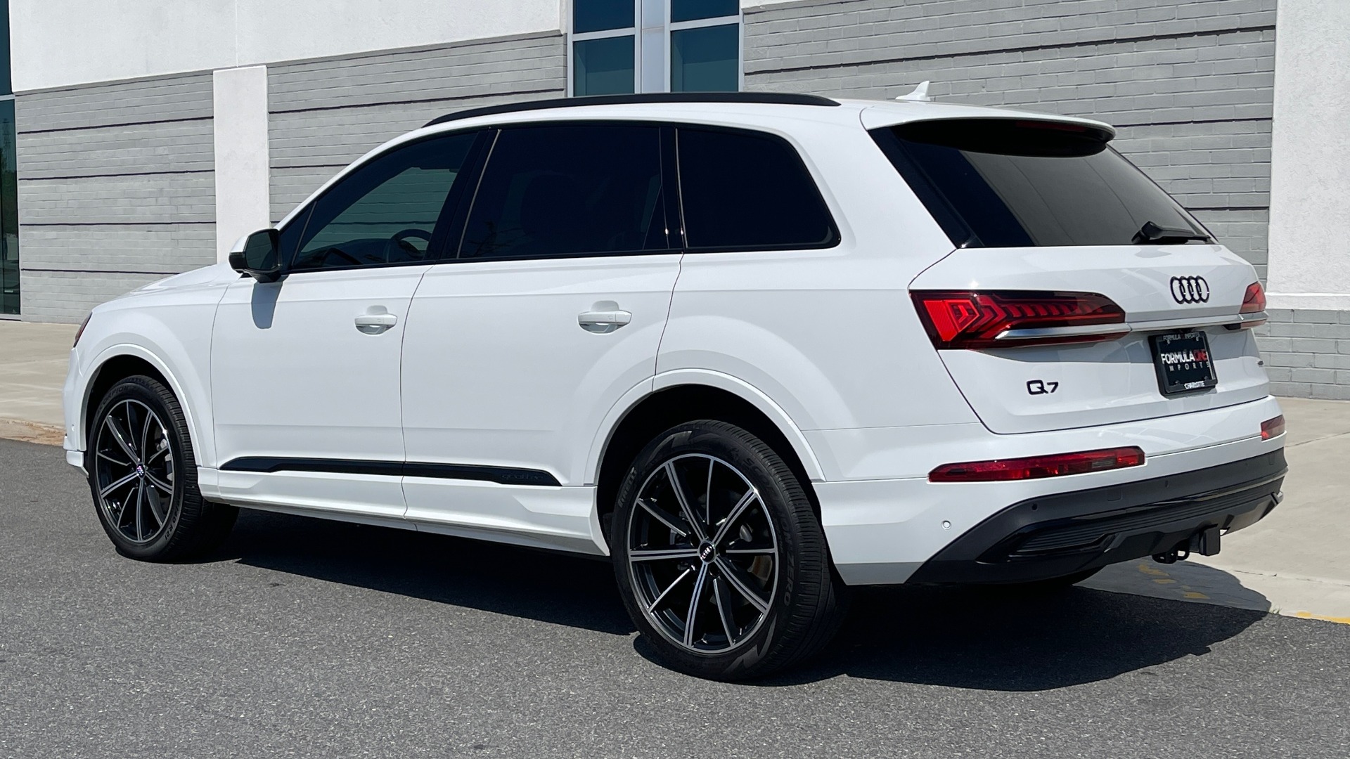 Used 2020 Audi Q7 PREMIUM PLUS 3.0L / CLD WTHR / BLACK OPTIC / WARM WTHR / TOWING / REARVIEW for sale Sold at Formula Imports in Charlotte NC 28227 5