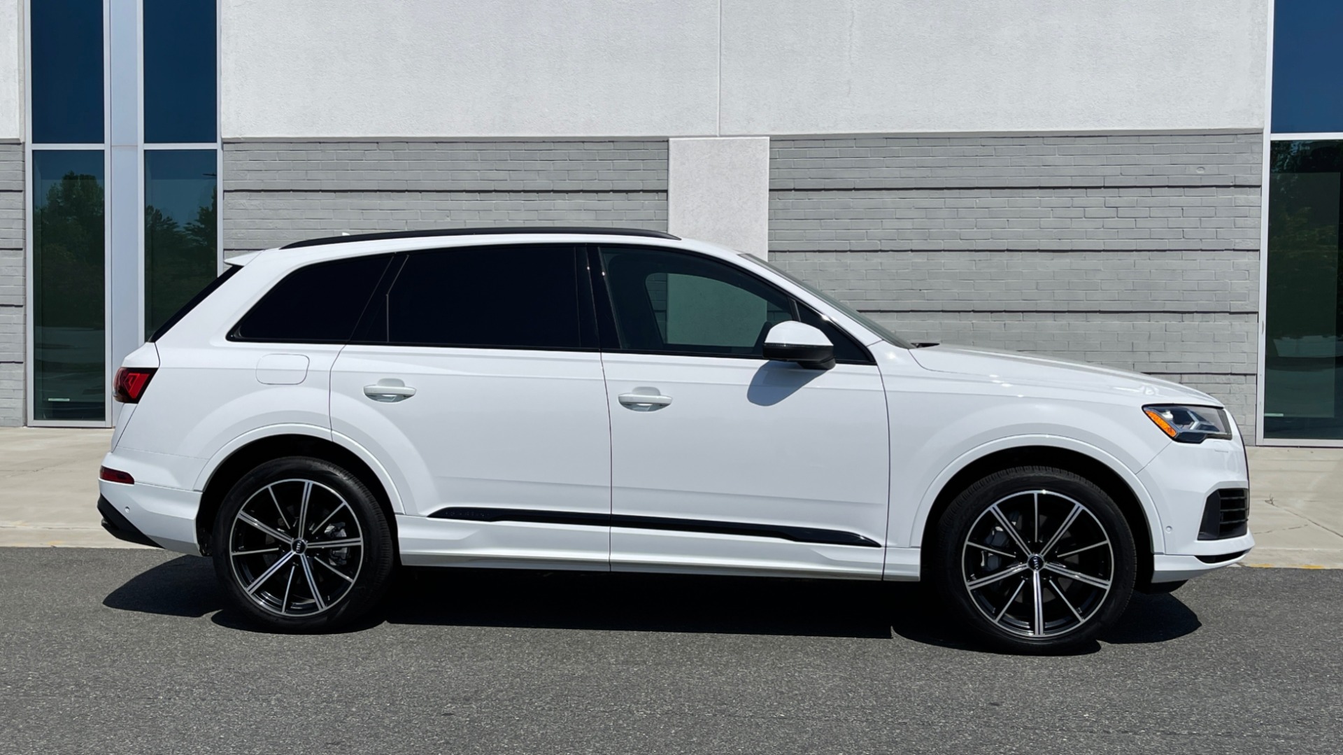 Used 2020 Audi Q7 PREMIUM PLUS 3.0L / CLD WTHR / BLACK OPTIC / WARM WTHR / TOWING / REARVIEW for sale Sold at Formula Imports in Charlotte NC 28227 6