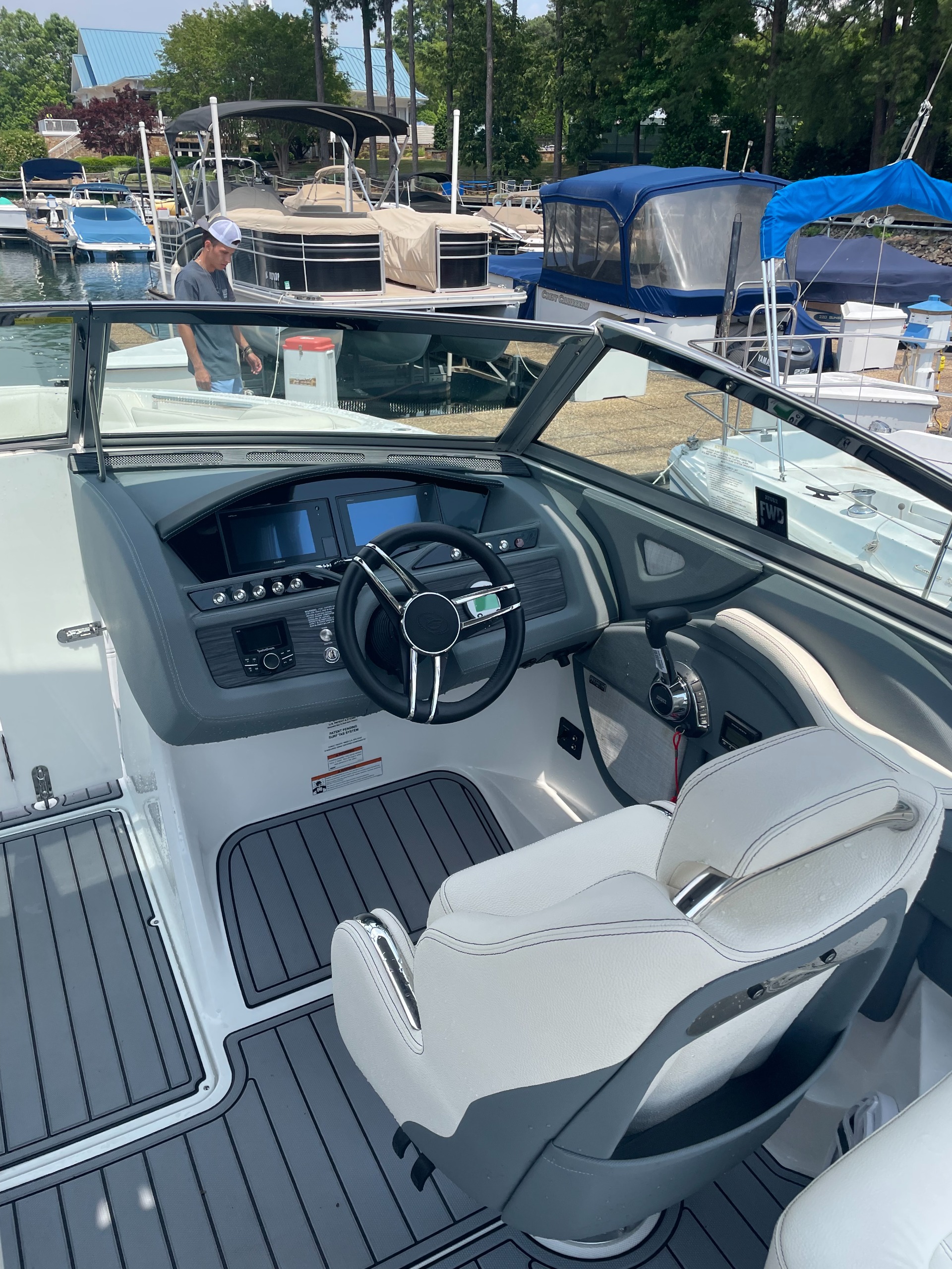 Used 2020 Cobalt 25 R5 SURF SKI BOAT / VOLVO V8 / PORTA POTTI / UNDERWATER LIGHTING / PREMIUM SND for sale Sold at Formula Imports in Charlotte NC 28227 14