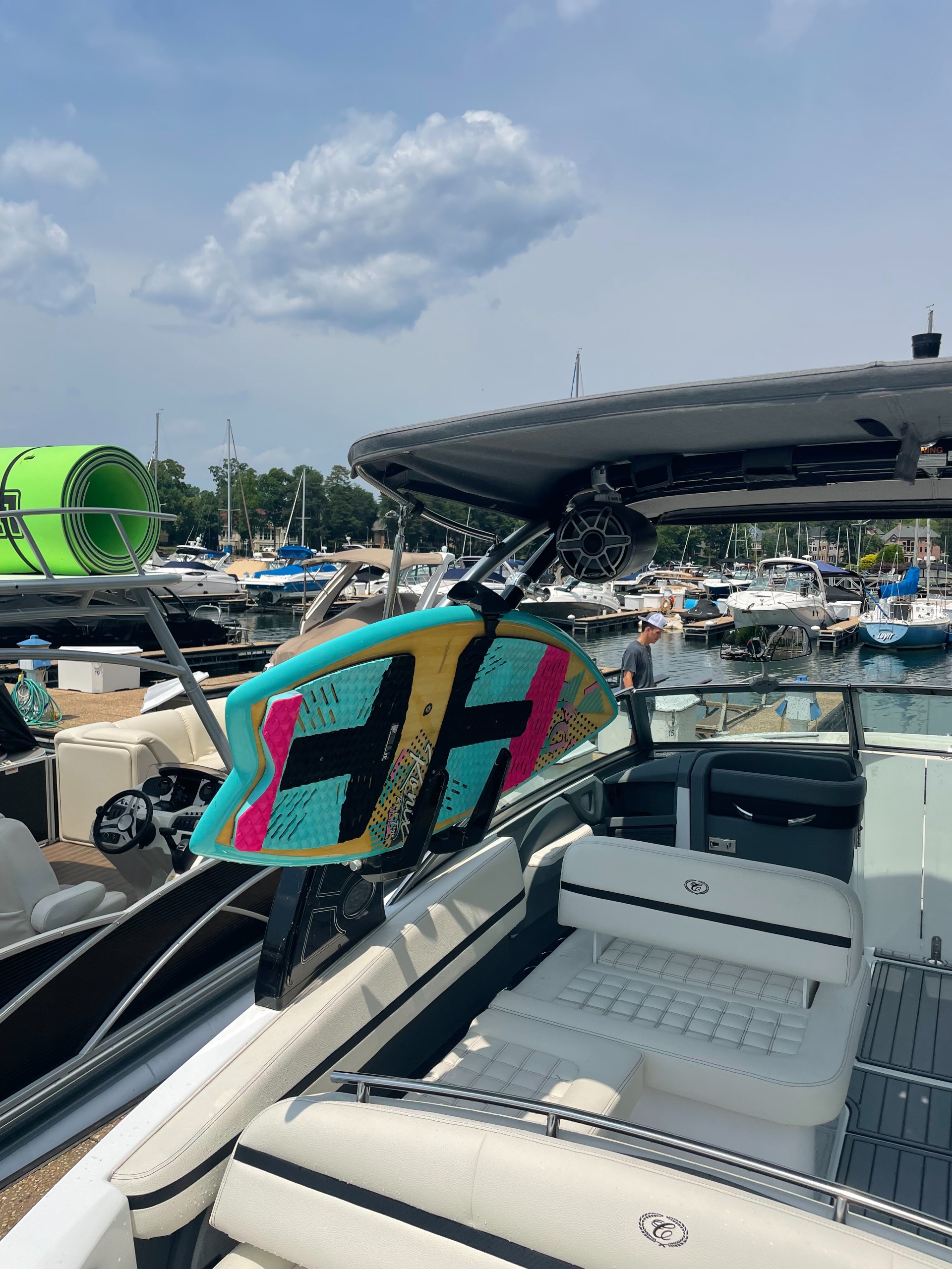 Used 2020 Cobalt 25 R5 SURF SKI BOAT / VOLVO V8 / PORTA POTTI / UNDERWATER LIGHTING / PREMIUM SND for sale Sold at Formula Imports in Charlotte NC 28227 15