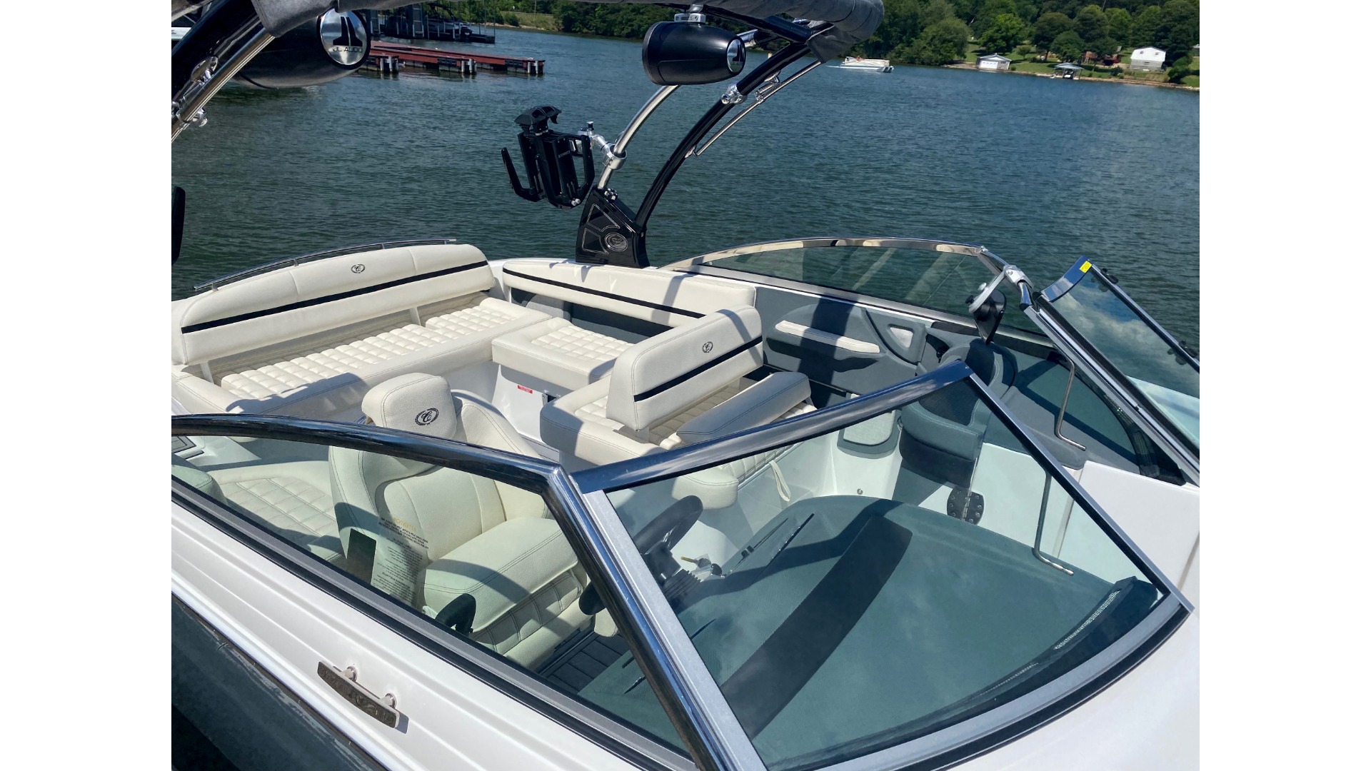 Used 2020 Cobalt 25 R5 SURF SKI BOAT / VOLVO V8 / PORTA POTTI / UNDERWATER LIGHTING / PREMIUM SND for sale Sold at Formula Imports in Charlotte NC 28227 2