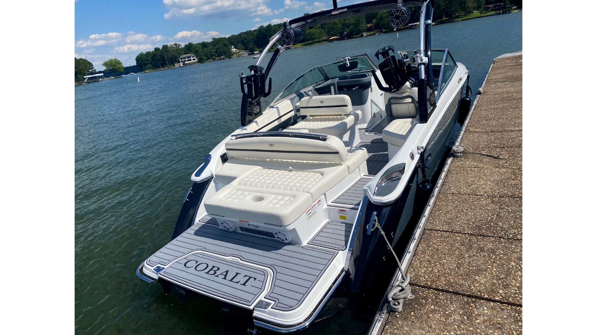 Used 2020 25 R5 SURF SKI BOAT / VOLVO V8 / PORTA POTTI / UNDERWATER LIGHTING / PREMIUM SND for sale $162,000 at Formula Imports in Charlotte NC 28227 3