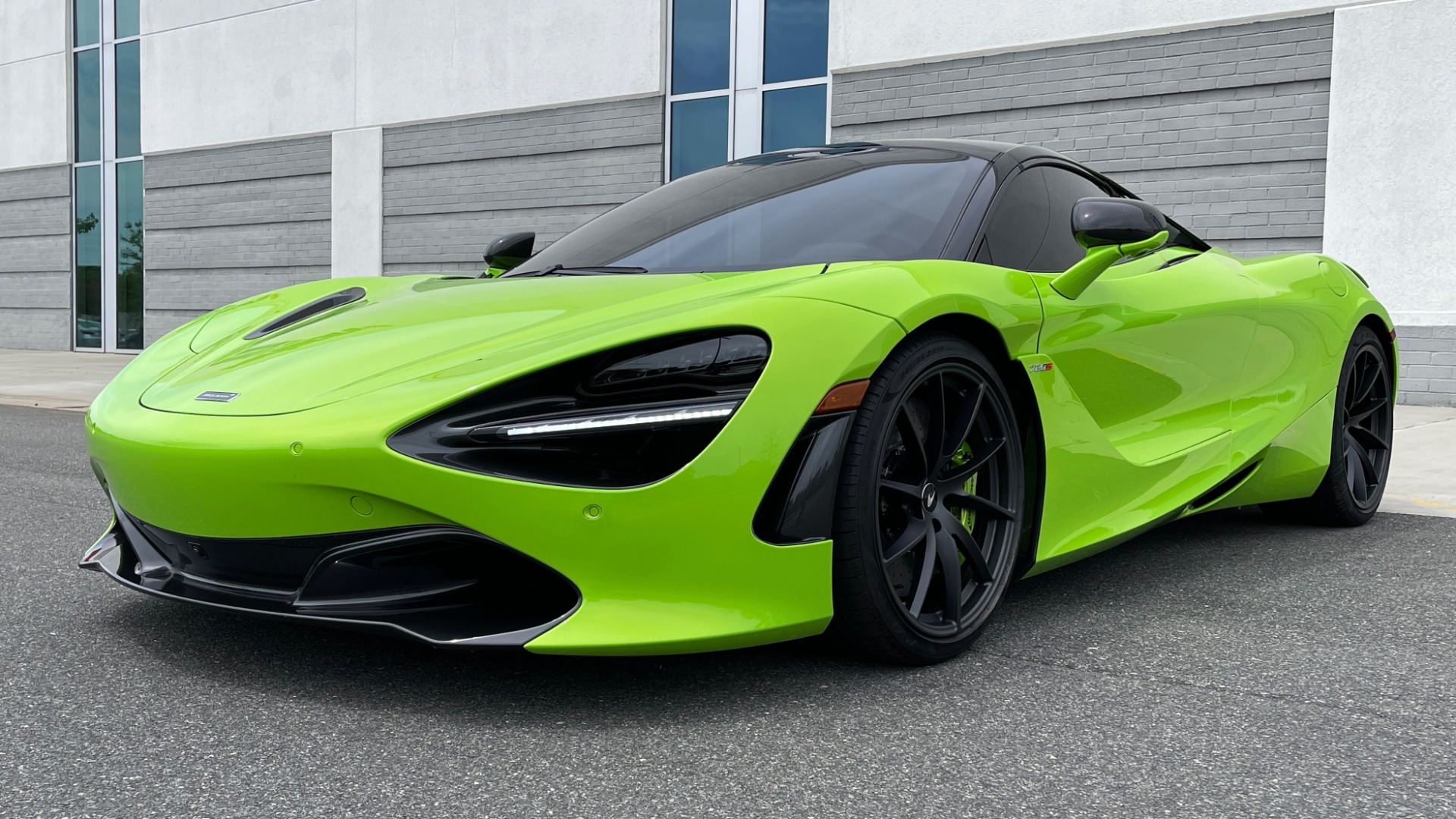 Used 2022 McLaren 720S PERFORMANCE PLUS / SPECIAL ORDER PAINT & INTERIOR / CARBON BRAKES for sale $379,000 at Formula Imports in Charlotte NC 28227 13