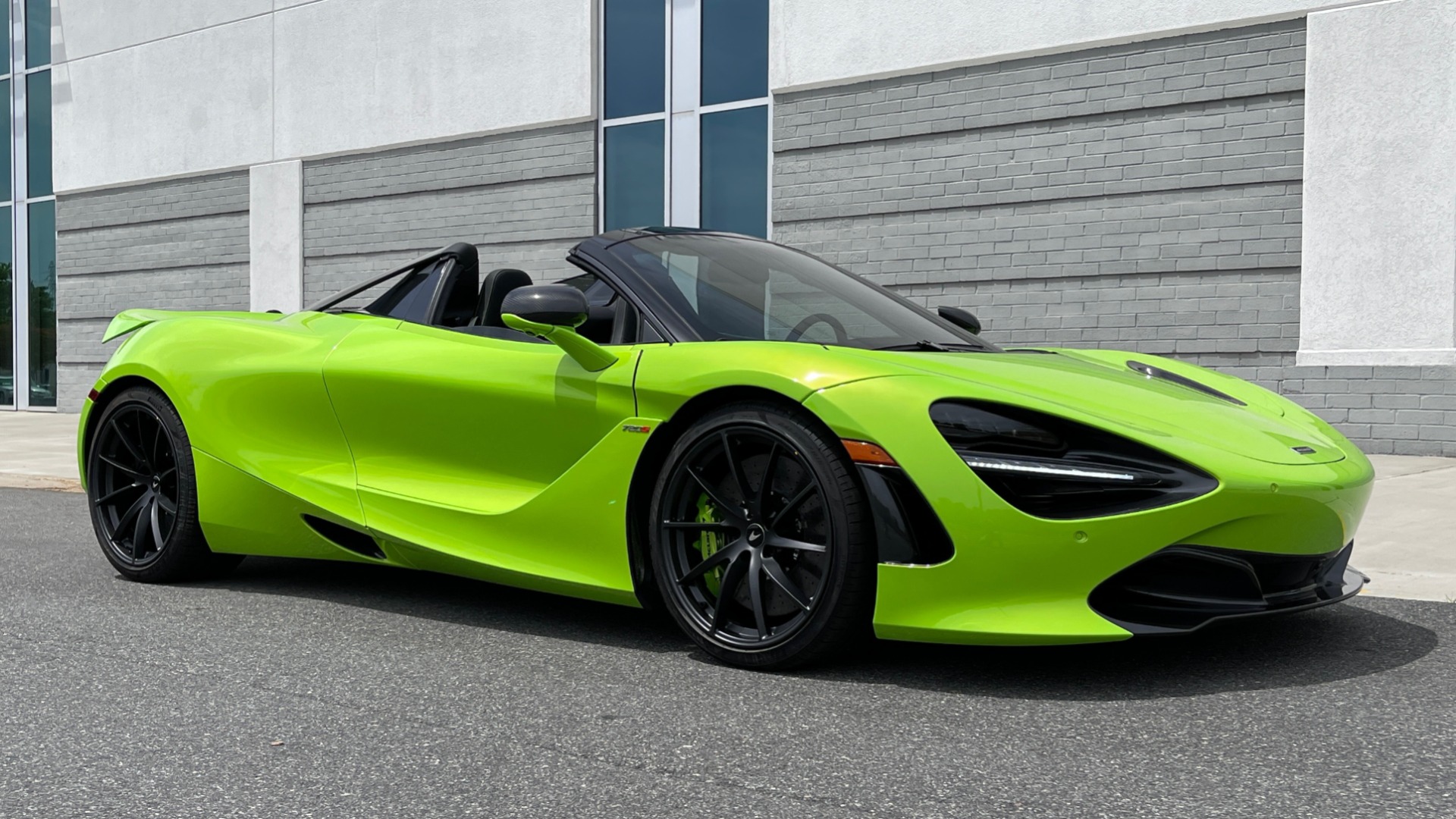 Used 2022 McLaren 720S PERFORMANCE PLUS / SPECIAL ORDER PAINT & INTERIOR / CARBON BRAKES for sale $379,000 at Formula Imports in Charlotte NC 28227 14