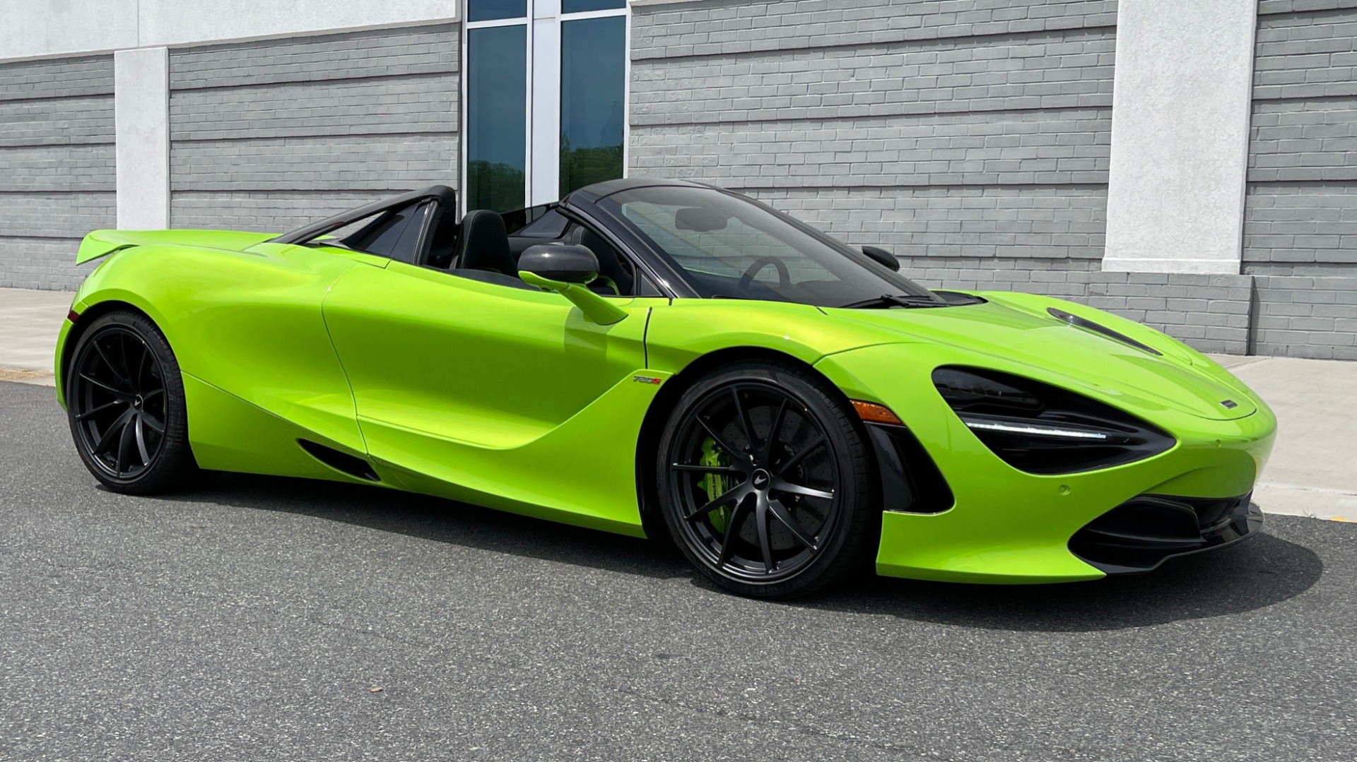 Used 2022 McLaren 720S PERFORMANCE PLUS / SPECIAL ORDER PAINT & INTERIOR / CARBON BRAKES for sale $379,000 at Formula Imports in Charlotte NC 28227 15