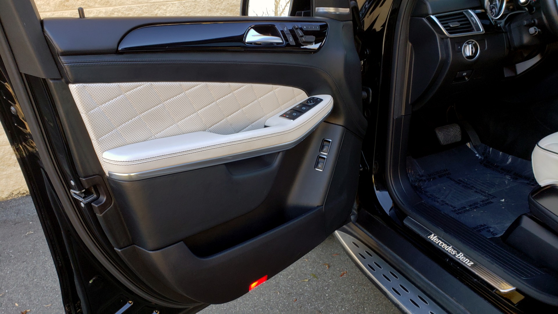 Used 2015 Mercedes-Benz GL-Class GL 550 4MATIC / DRVR ASST / PANO-ROOF / DESIGNO / REARVIEW for sale Sold at Formula Imports in Charlotte NC 28227 33