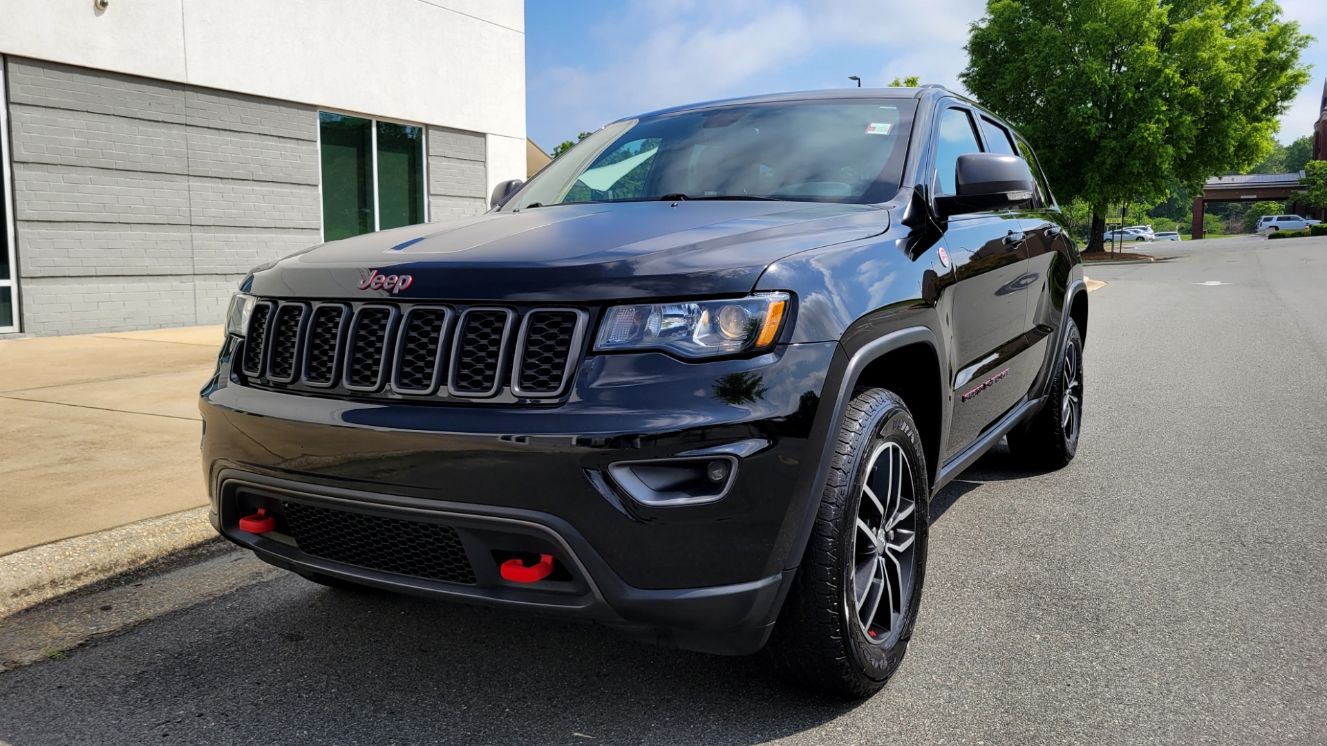 Used 2018 Jeep GRAND CHEROKEE TRAILHAWK 4X4 / 3.6L / NAV / BLIND SPOT / REARVIEW for sale Sold at Formula Imports in Charlotte NC 28227 2