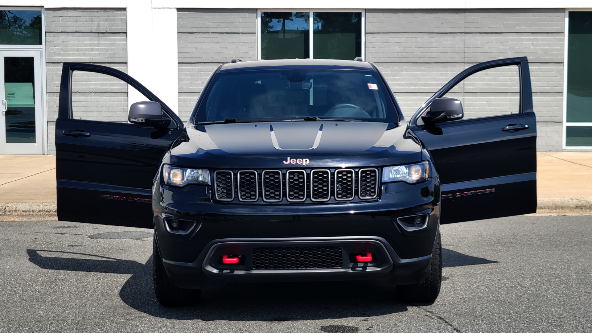 Used 2018 Jeep GRAND CHEROKEE TRAILHAWK 4X4 / 3.6L / NAV / BLIND SPOT / REARVIEW for sale Sold at Formula Imports in Charlotte NC 28227 29