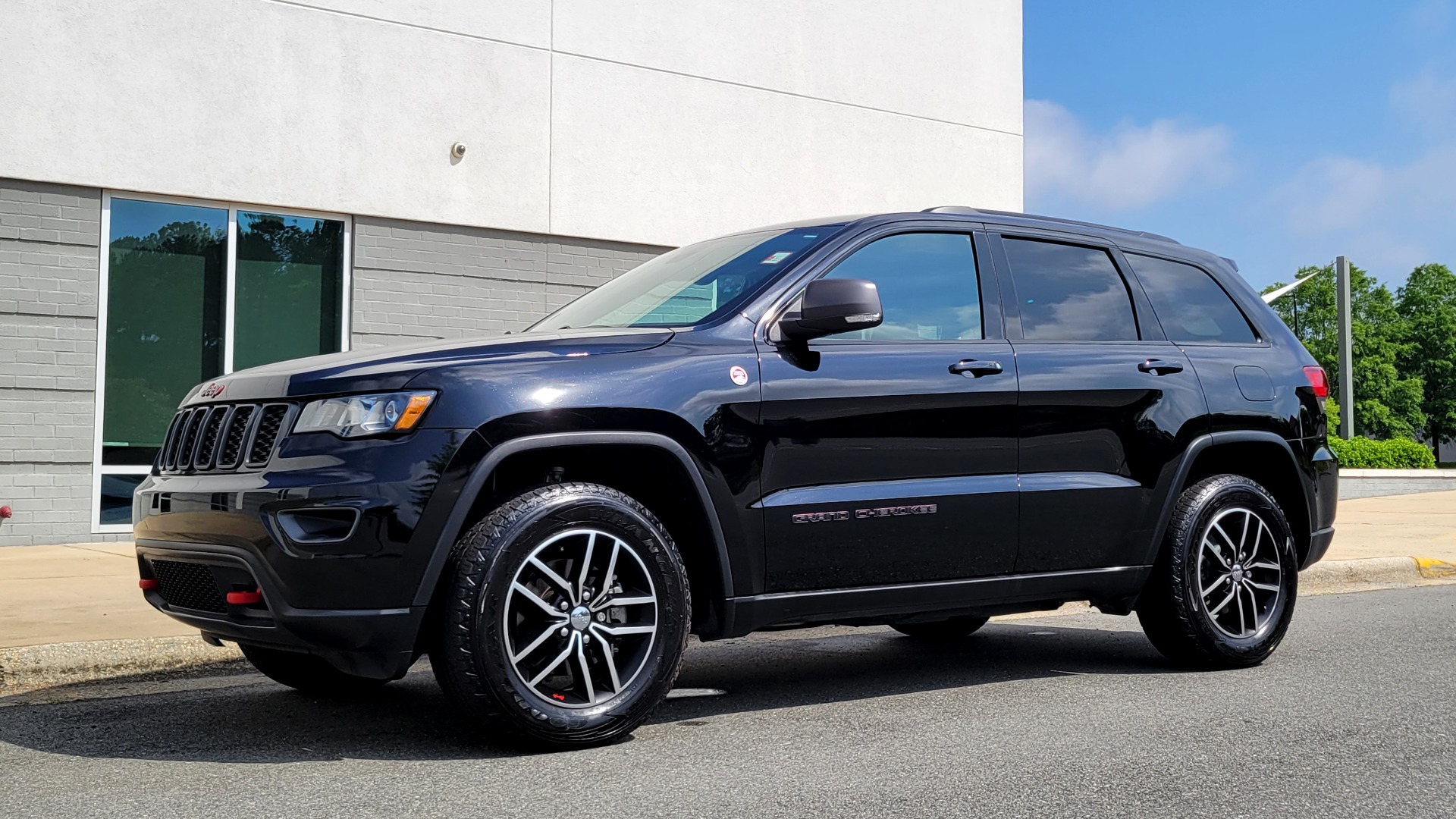 Used 2018 Jeep GRAND CHEROKEE TRAILHAWK 4X4 / 3.6L / NAV / BLIND SPOT / REARVIEW for sale Sold at Formula Imports in Charlotte NC 28227 3