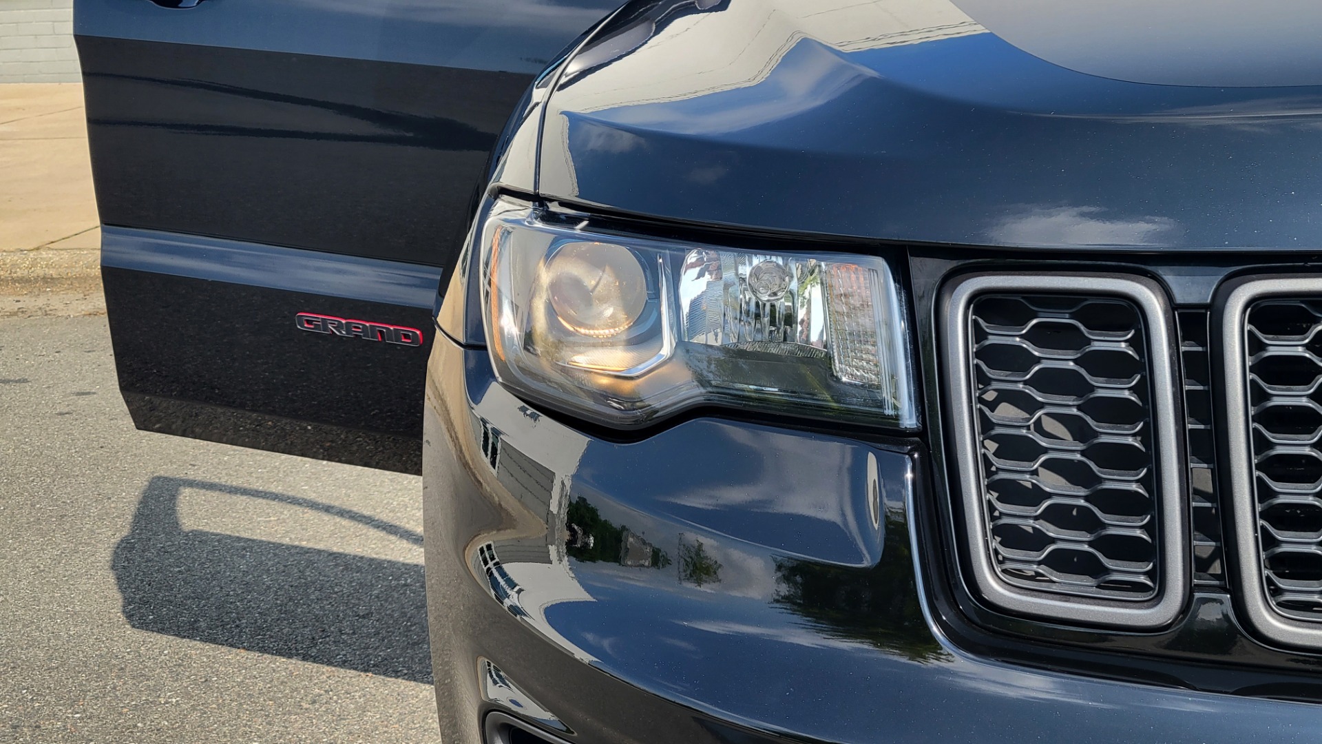Used 2018 Jeep GRAND CHEROKEE TRAILHAWK 4X4 / 3.6L / NAV / BLIND SPOT / REARVIEW for sale $38,000 at Formula Imports in Charlotte NC 28227 30