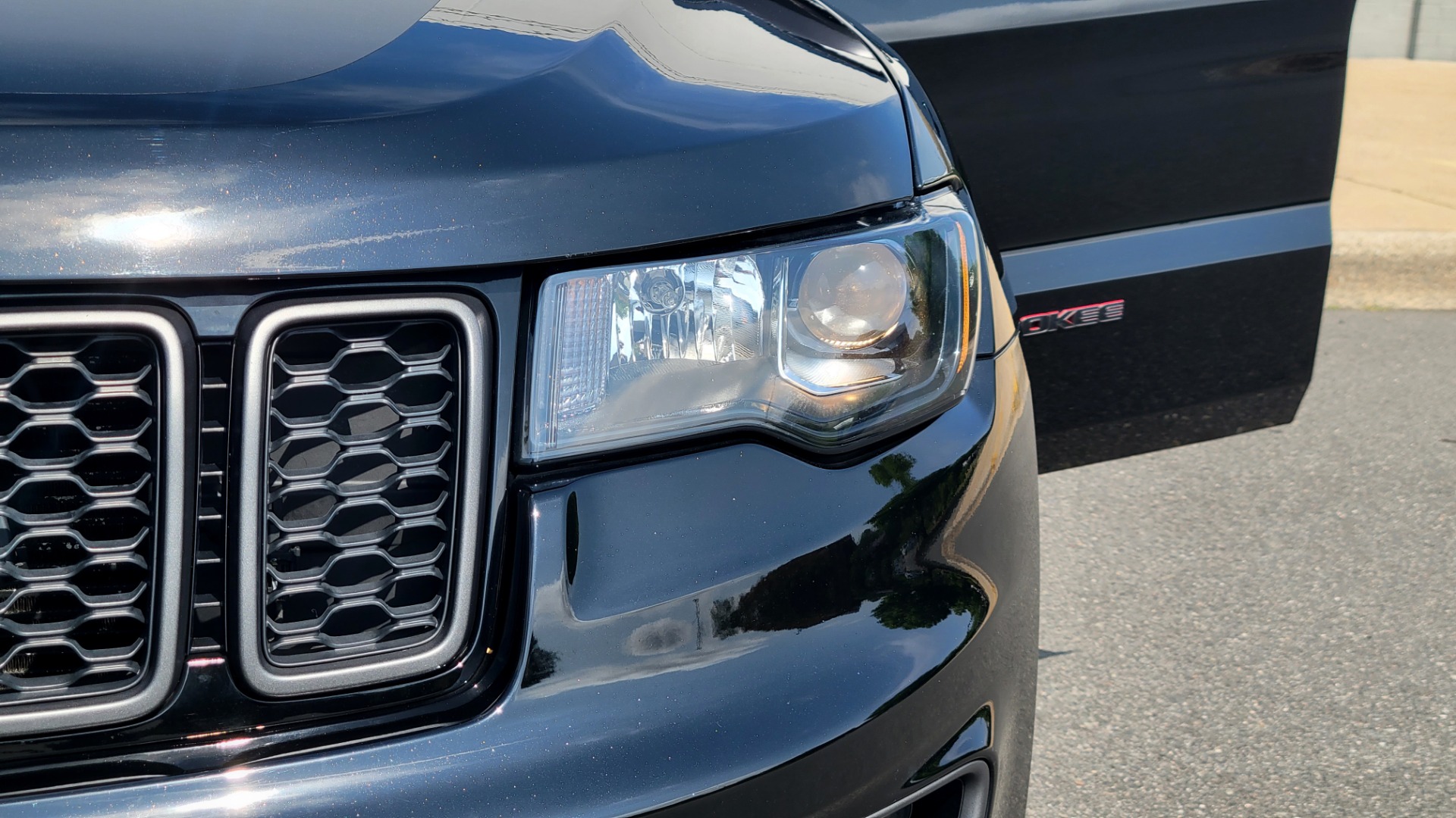 Used 2018 Jeep GRAND CHEROKEE TRAILHAWK 4X4 / 3.6L / NAV / BLIND SPOT / REARVIEW for sale Sold at Formula Imports in Charlotte NC 28227 31