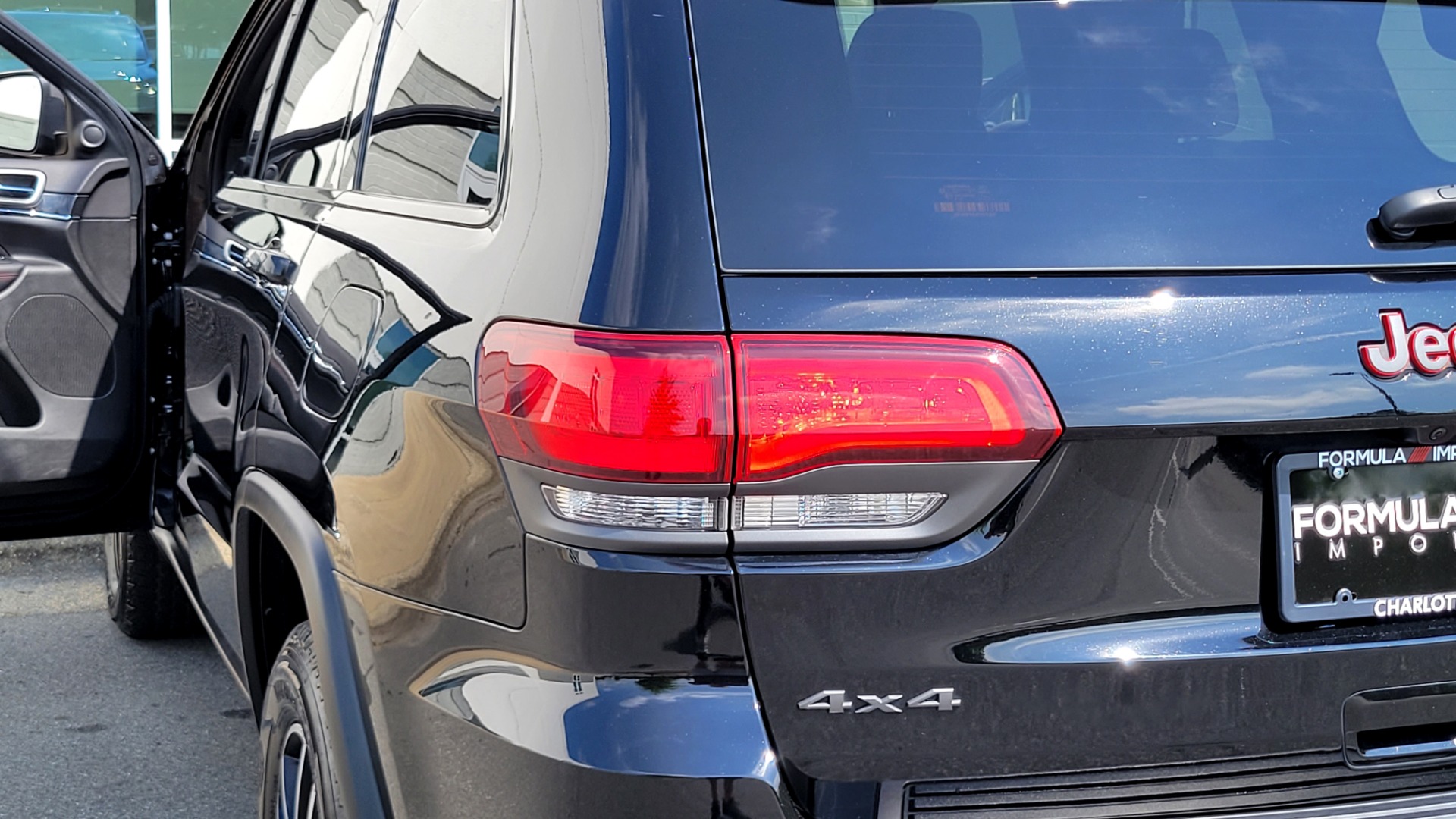 Used 2018 Jeep GRAND CHEROKEE TRAILHAWK 4X4 / 3.6L / NAV / BLIND SPOT / REARVIEW for sale Sold at Formula Imports in Charlotte NC 28227 36