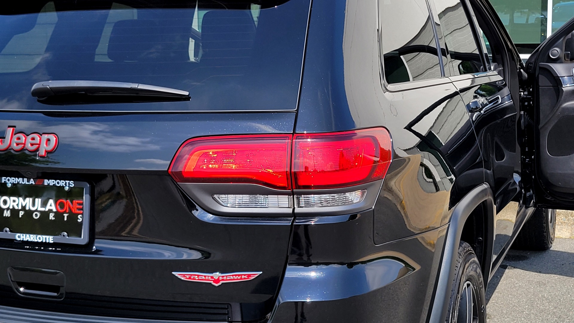 Used 2018 Jeep GRAND CHEROKEE TRAILHAWK 4X4 / 3.6L / NAV / BLIND SPOT / REARVIEW for sale Sold at Formula Imports in Charlotte NC 28227 37