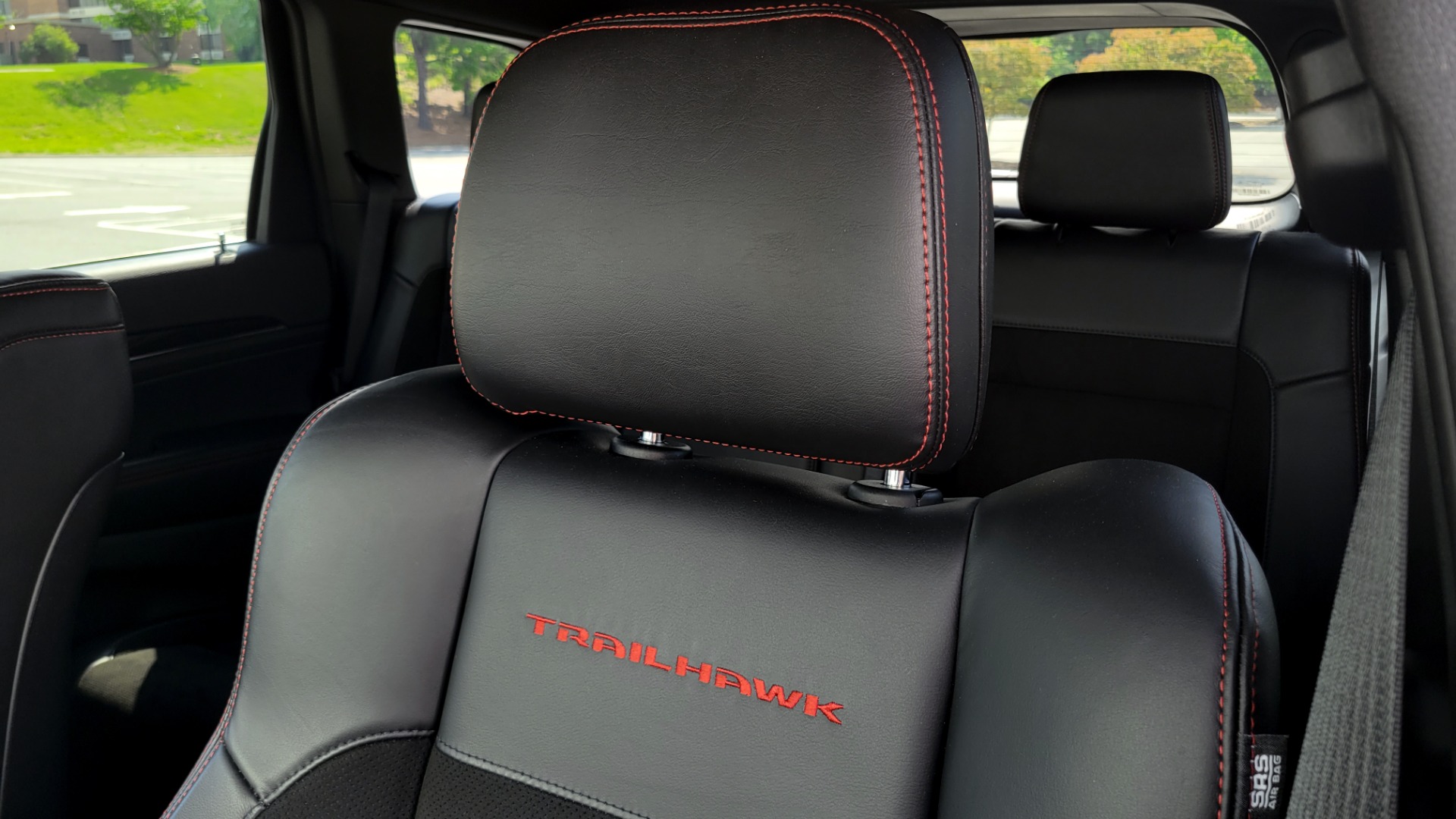 Used 2018 Jeep GRAND CHEROKEE TRAILHAWK 4X4 / 3.6L / NAV / BLIND SPOT / REARVIEW for sale $38,000 at Formula Imports in Charlotte NC 28227 43