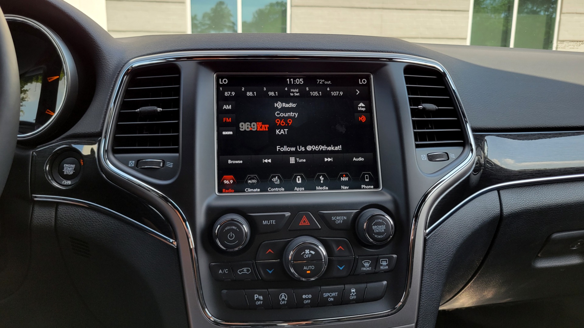 Used 2018 Jeep GRAND CHEROKEE TRAILHAWK 4X4 / 3.6L / NAV / BLIND SPOT / REARVIEW for sale Sold at Formula Imports in Charlotte NC 28227 52