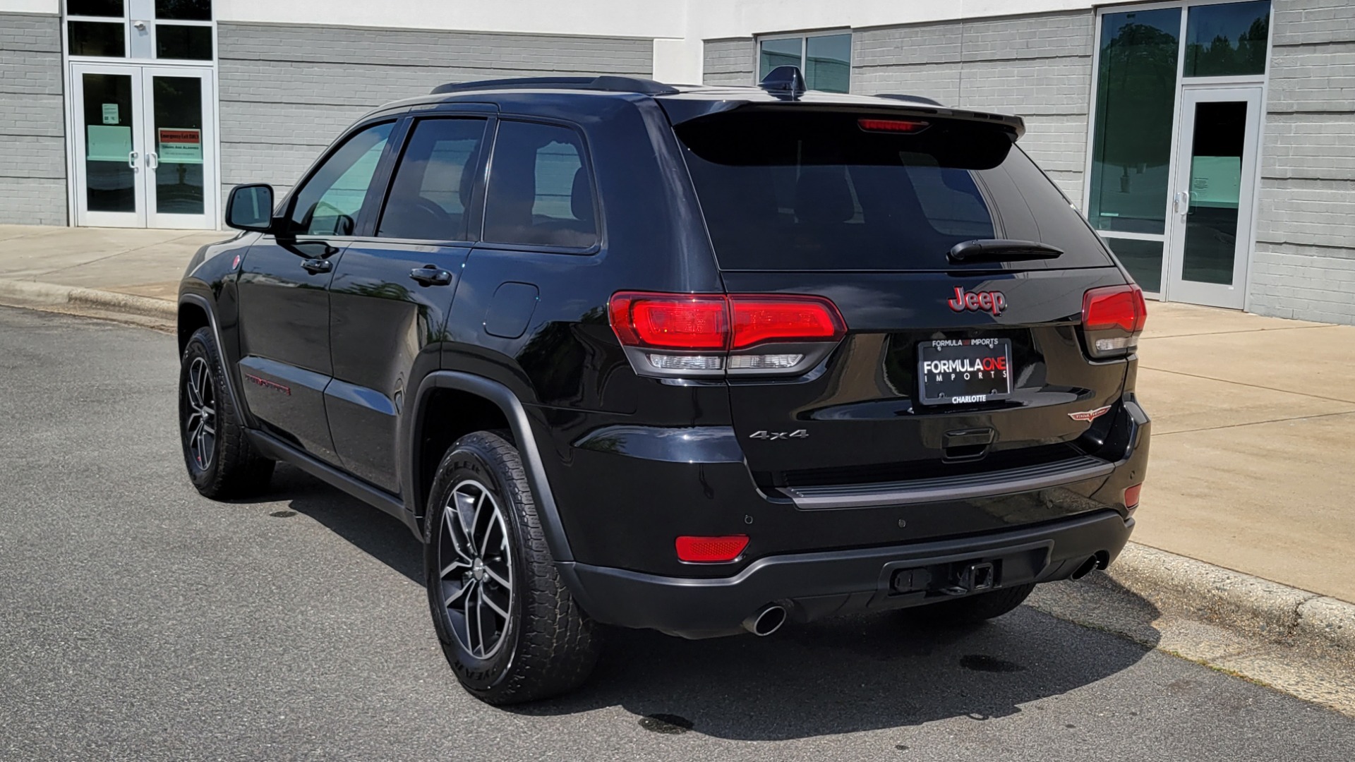Used 2018 Jeep GRAND CHEROKEE TRAILHAWK 4X4 / 3.6L / NAV / BLIND SPOT / REARVIEW for sale Sold at Formula Imports in Charlotte NC 28227 6