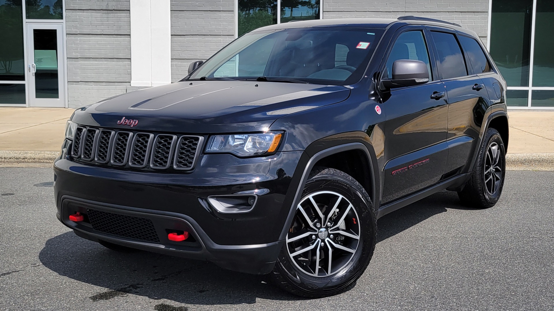 Used 2018 Jeep GRAND CHEROKEE TRAILHAWK 4X4 / 3.6L / NAV / BLIND SPOT / REARVIEW for sale $38,000 at Formula Imports in Charlotte NC 28227 7