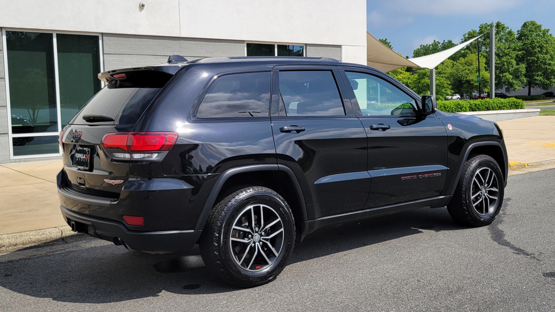 Used 2018 Jeep GRAND CHEROKEE TRAILHAWK 4X4 / 3.6L / NAV / BLIND SPOT / REARVIEW for sale $38,000 at Formula Imports in Charlotte NC 28227 9