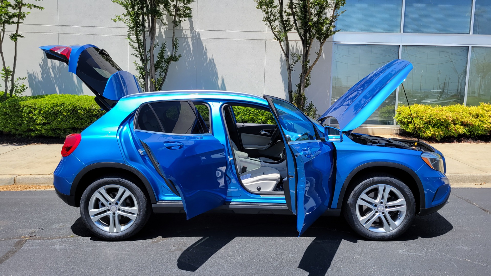 Used 2017 Mercedes-Benz GLA 250 2.0L SUV / PANO-ROOF / BLIND SPOT ASST / REARVIEW for sale Sold at Formula Imports in Charlotte NC 28227 10