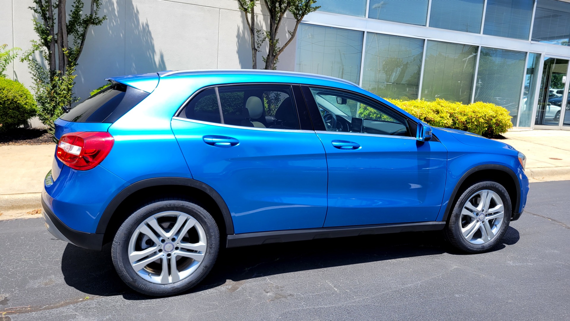 Used 2017 Mercedes-Benz GLA 250 2.0L SUV / PANO-ROOF / BLIND SPOT ASST / REARVIEW for sale Sold at Formula Imports in Charlotte NC 28227 6