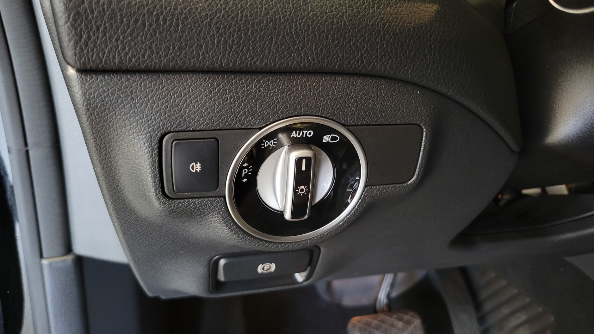 Used 2019 Mercedes-Benz CLA 250 4MATIC COUPE / PREMIUM / CONV / PANO-ROOF / SMARTPHONE for sale $32,795 at Formula Imports in Charlotte NC 28227 37