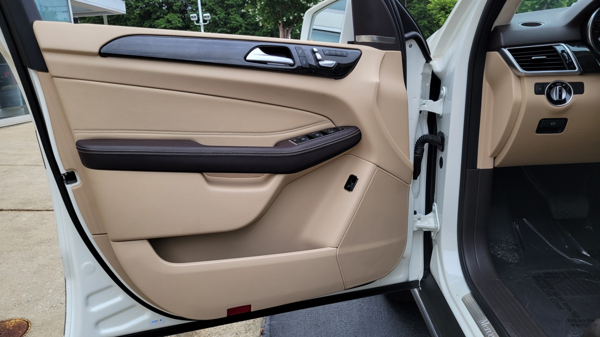 Used 2018 Mercedes-Benz GLE 350 4MATIC SUV / PREMIUM 3 / PANO-ROOF / H/K SND / REARVIEW for sale $39,495 at Formula Imports in Charlotte NC 28227 27