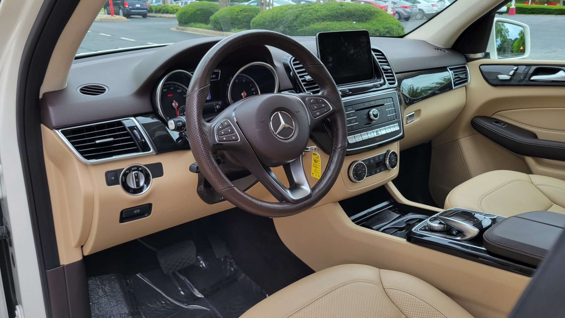 Used 2018 Mercedes-Benz GLE 350 4MATIC SUV / PREMIUM 3 / PANO-ROOF / H/K SND / REARVIEW for sale $39,495 at Formula Imports in Charlotte NC 28227 35