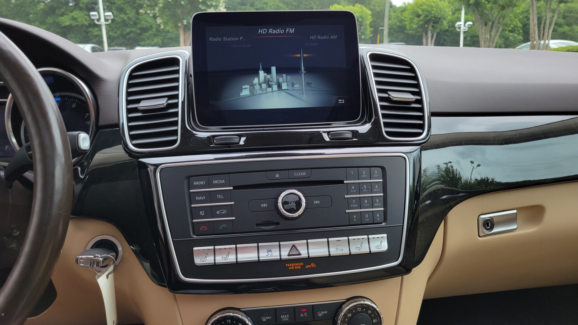 Used 2018 Mercedes-Benz GLE 350 4MATIC SUV / PREMIUM 3 / PANO-ROOF / H/K SND / REARVIEW for sale $39,495 at Formula Imports in Charlotte NC 28227 41