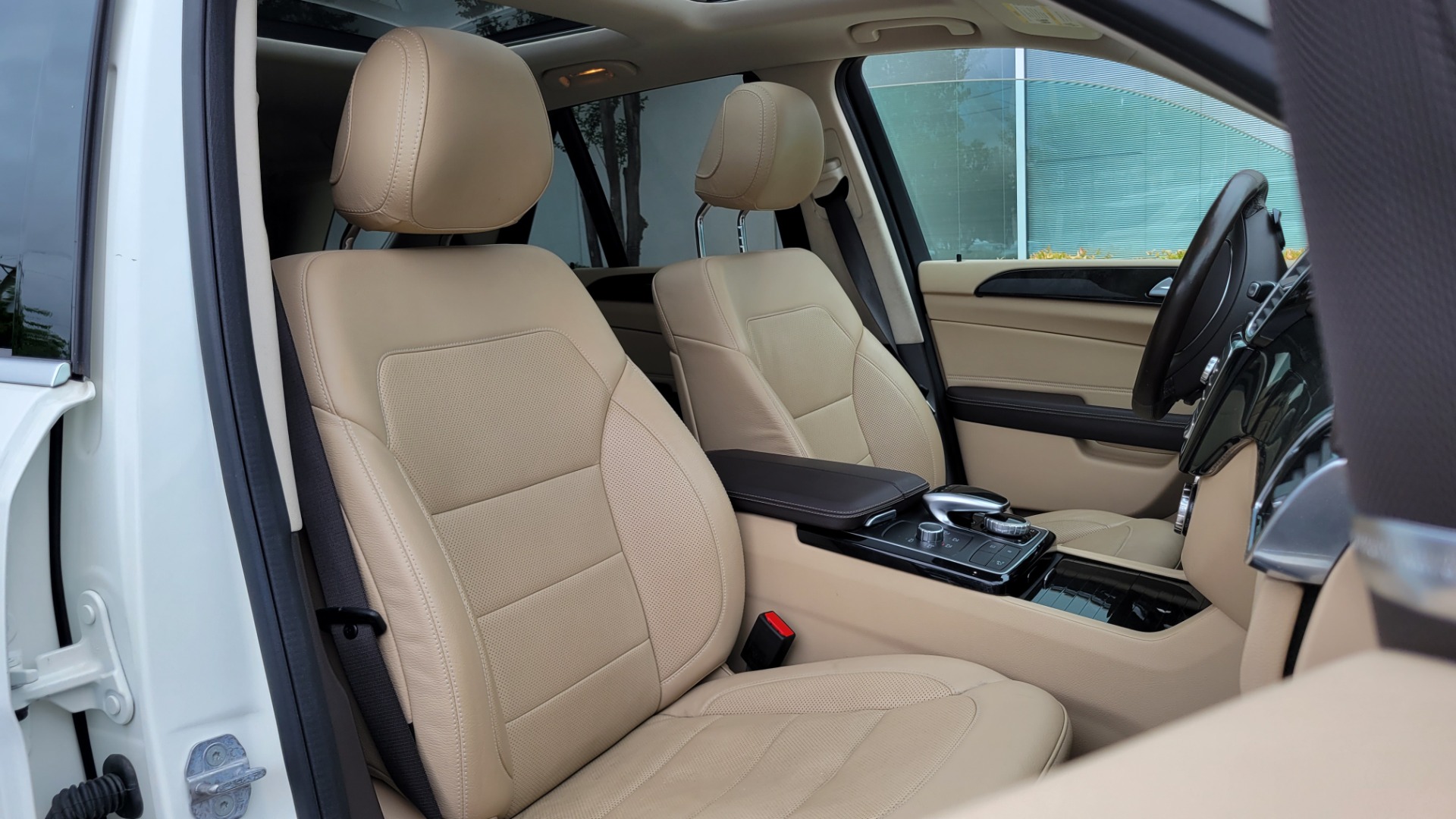 Used 2018 Mercedes-Benz GLE 350 4MATIC SUV / PREMIUM 3 / PANO-ROOF / H/K SND / REARVIEW for sale Sold at Formula Imports in Charlotte NC 28227 66