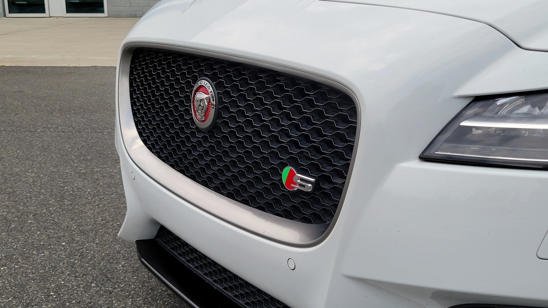 Used 2018 Jaguar XF SPORTBRAKE S / 3.0L / AWD / TECHNOLOGY / NAV / PANO-ROOF / REARVIEW for sale $46,995 at Formula Imports in Charlotte NC 28227 12