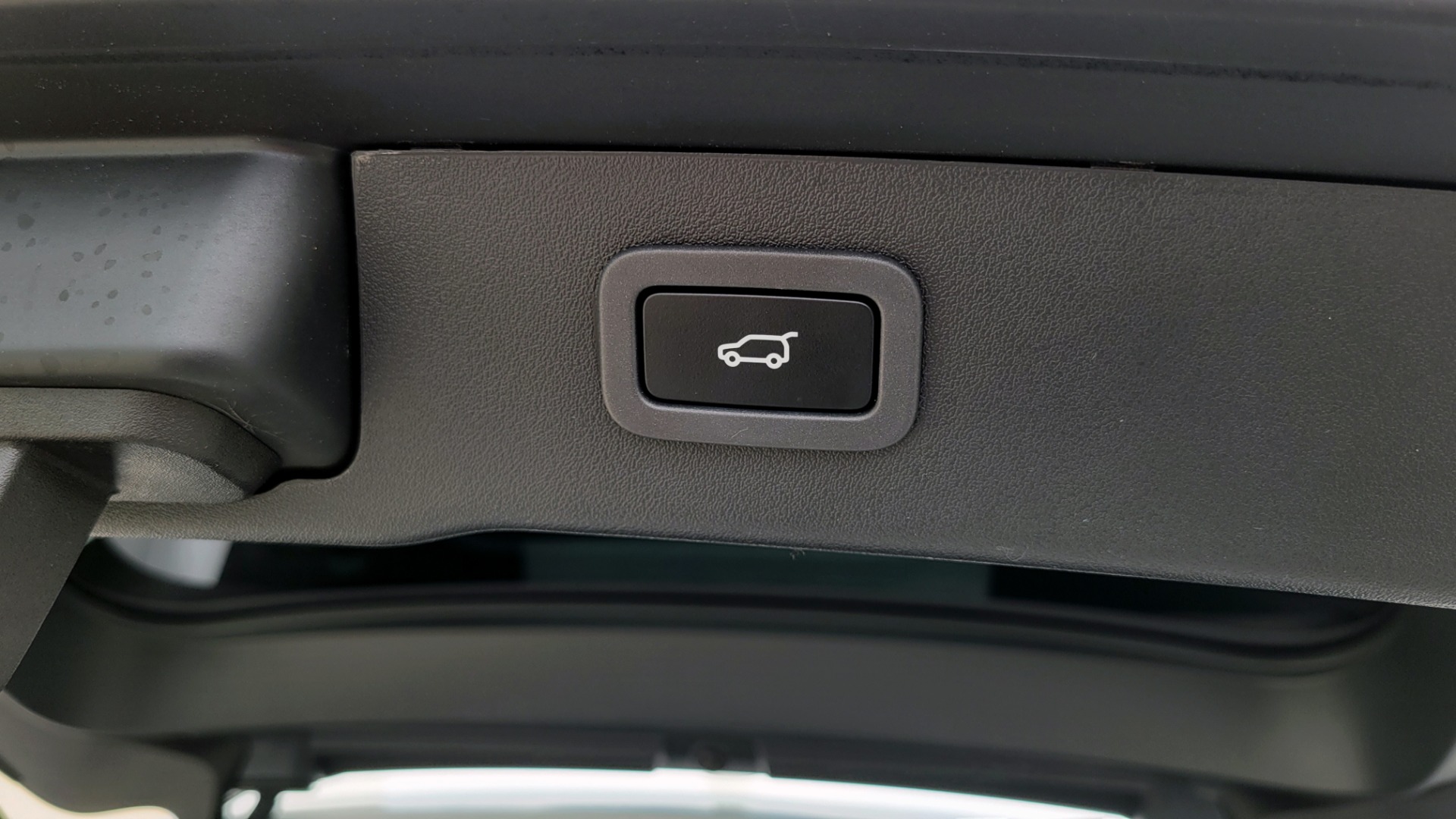 Used 2018 Jaguar XF SPORTBRAKE S / 3.0L / AWD / TECHNOLOGY / NAV / PANO-ROOF / REARVIEW for sale $46,995 at Formula Imports in Charlotte NC 28227 25