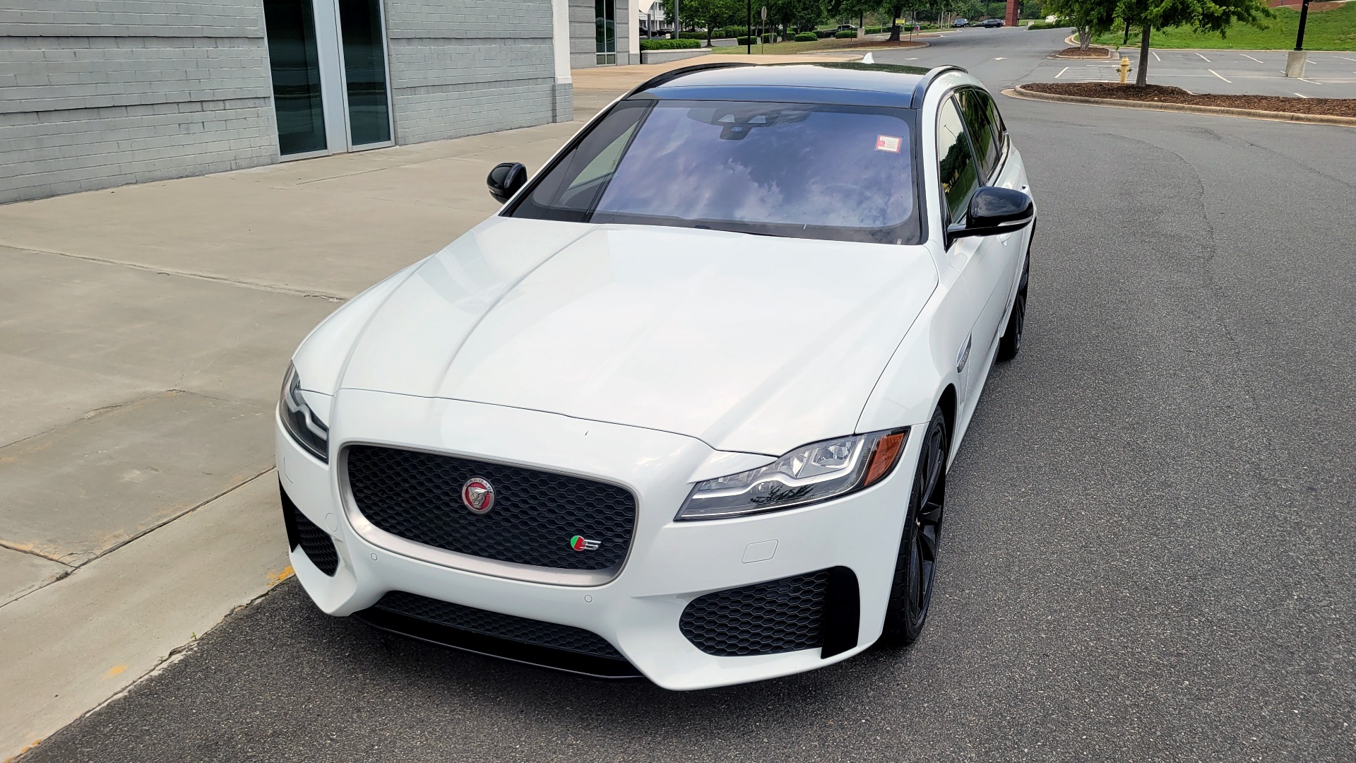 Used 2018 Jaguar XF SPORTBRAKE S / 3.0L / AWD / TECHNOLOGY / NAV / PANO-ROOF / REARVIEW for sale $46,995 at Formula Imports in Charlotte NC 28227 3