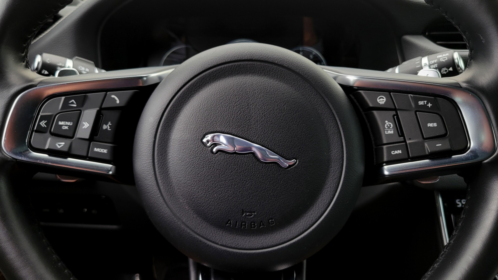 Used 2018 Jaguar XF SPORTBRAKE S / 3.0L / AWD / TECHNOLOGY / NAV / PANO-ROOF / REARVIEW for sale $46,995 at Formula Imports in Charlotte NC 28227 45