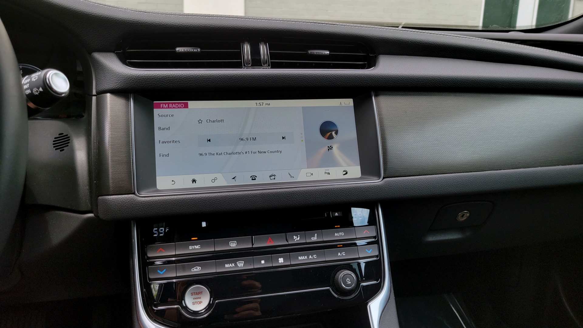 Used 2018 Jaguar XF SPORTBRAKE S / 3.0L / AWD / TECHNOLOGY / NAV / PANO-ROOF / REARVIEW for sale $46,995 at Formula Imports in Charlotte NC 28227 49