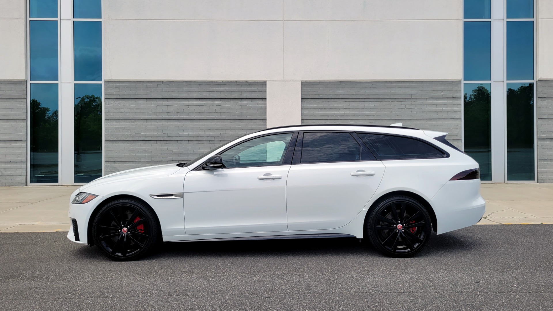 Used 2018 Jaguar XF SPORTBRAKE S / 3.0L / AWD / TECHNOLOGY / NAV / PANO-ROOF / REARVIEW for sale $46,995 at Formula Imports in Charlotte NC 28227 5