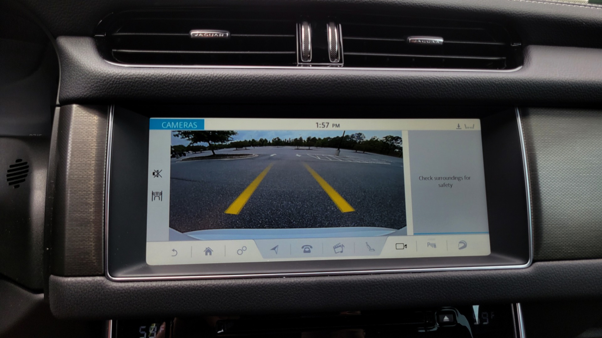 Used 2018 Jaguar XF SPORTBRAKE S / 3.0L / AWD / TECHNOLOGY / NAV / PANO-ROOF / REARVIEW for sale $46,995 at Formula Imports in Charlotte NC 28227 50