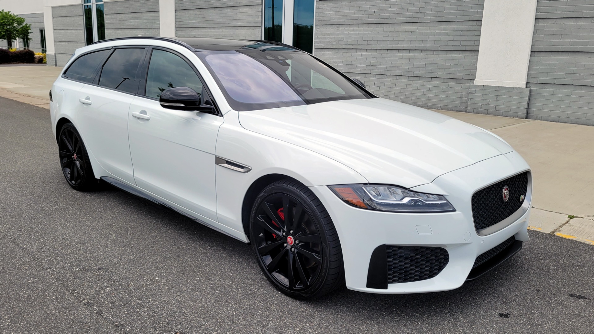 Used 2018 Jaguar XF SPORTBRAKE S / 3.0L / AWD / TECHNOLOGY / NAV / PANO-ROOF / REARVIEW for sale $46,995 at Formula Imports in Charlotte NC 28227 7