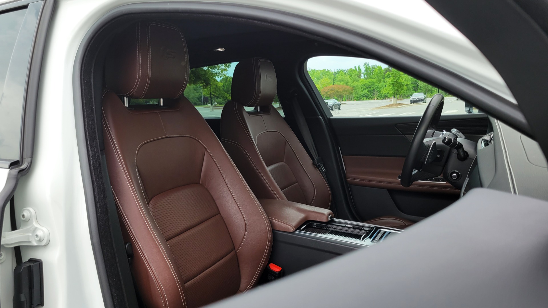 Used 2018 Jaguar XF SPORTBRAKE S / 3.0L / AWD / TECHNOLOGY / NAV / PANO-ROOF / REARVIEW for sale $46,995 at Formula Imports in Charlotte NC 28227 76